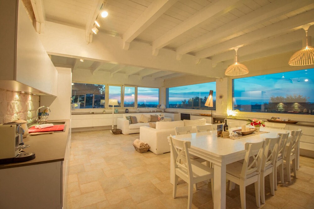 Trulli Di Bouganville