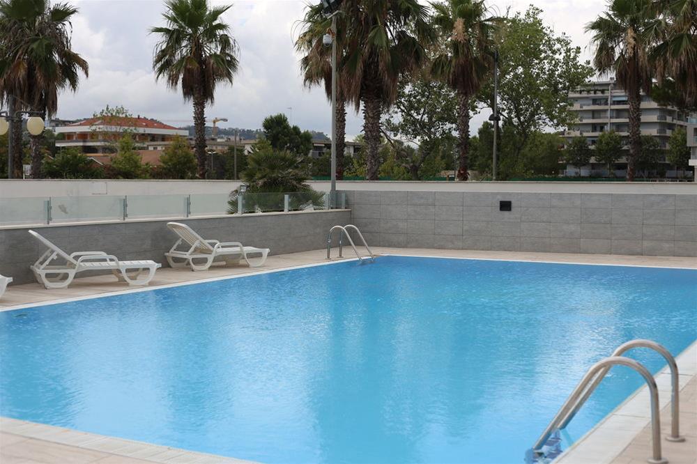 Sea Lion Hotel