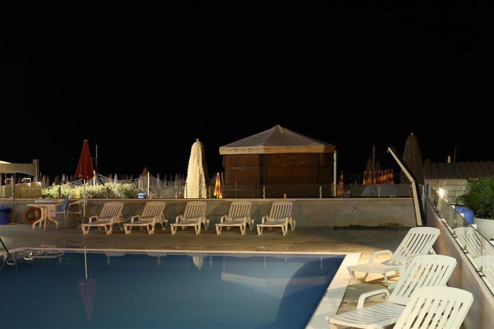 Sea Lion Hotel