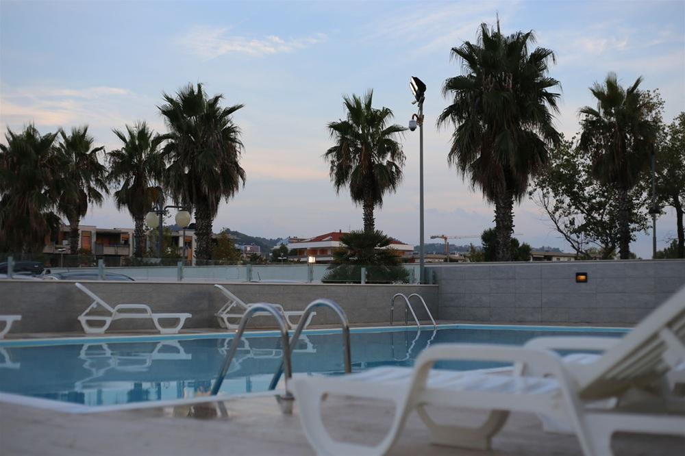 Sea Lion Hotel