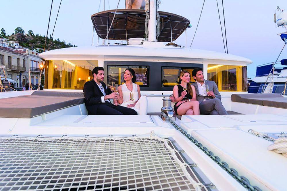 Mauticat Boat & Breakfast