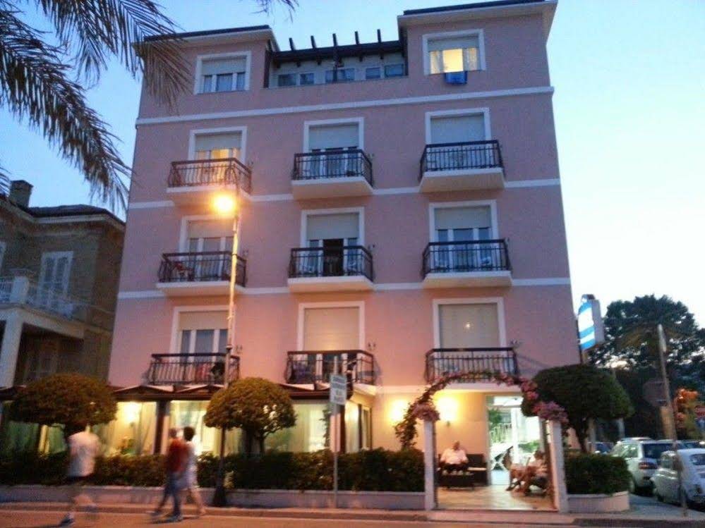 Hotel Rosa Meuble