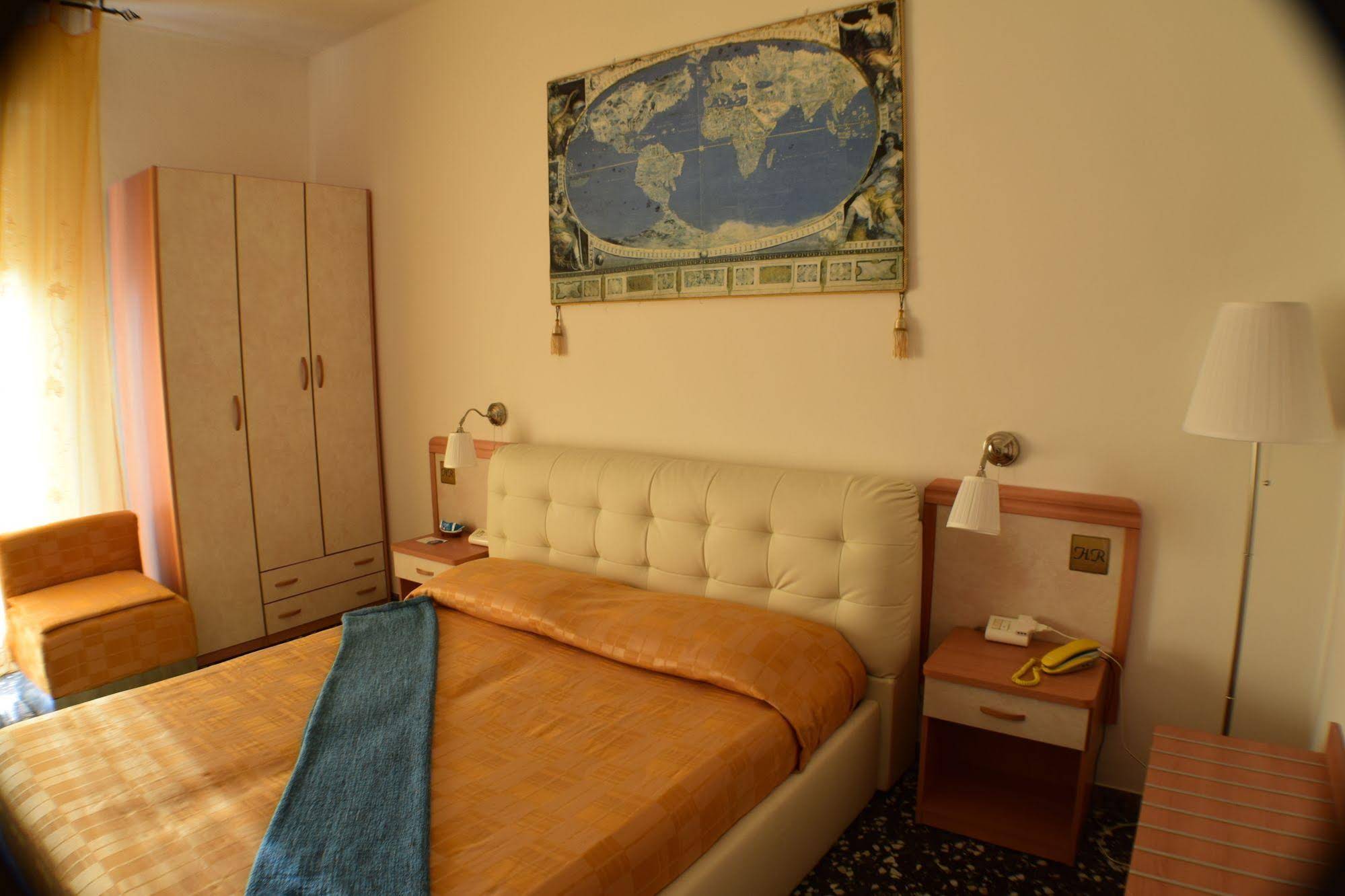 Hotel Rosa Meuble