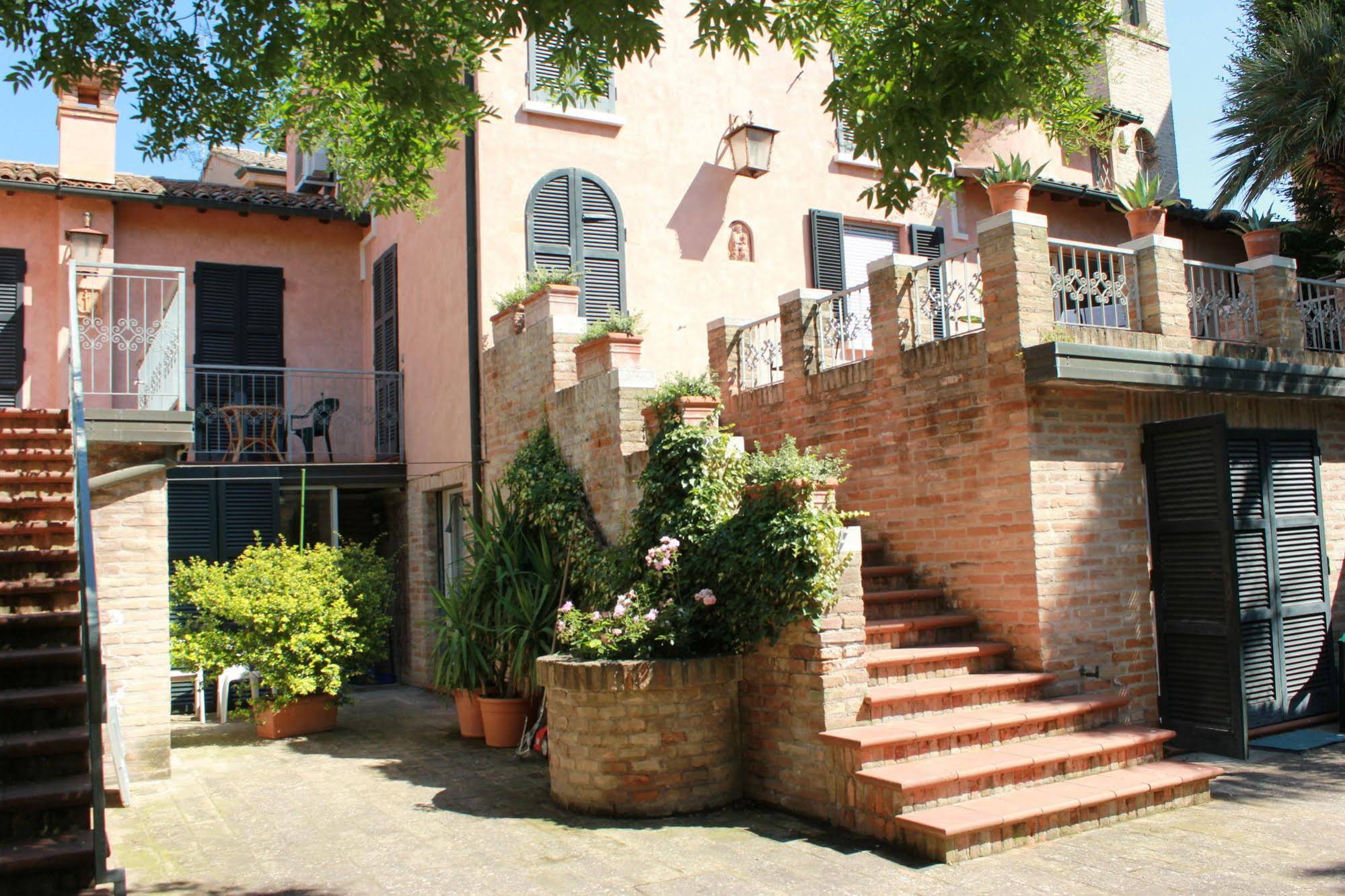 Ai Giardini Di San Vitale
