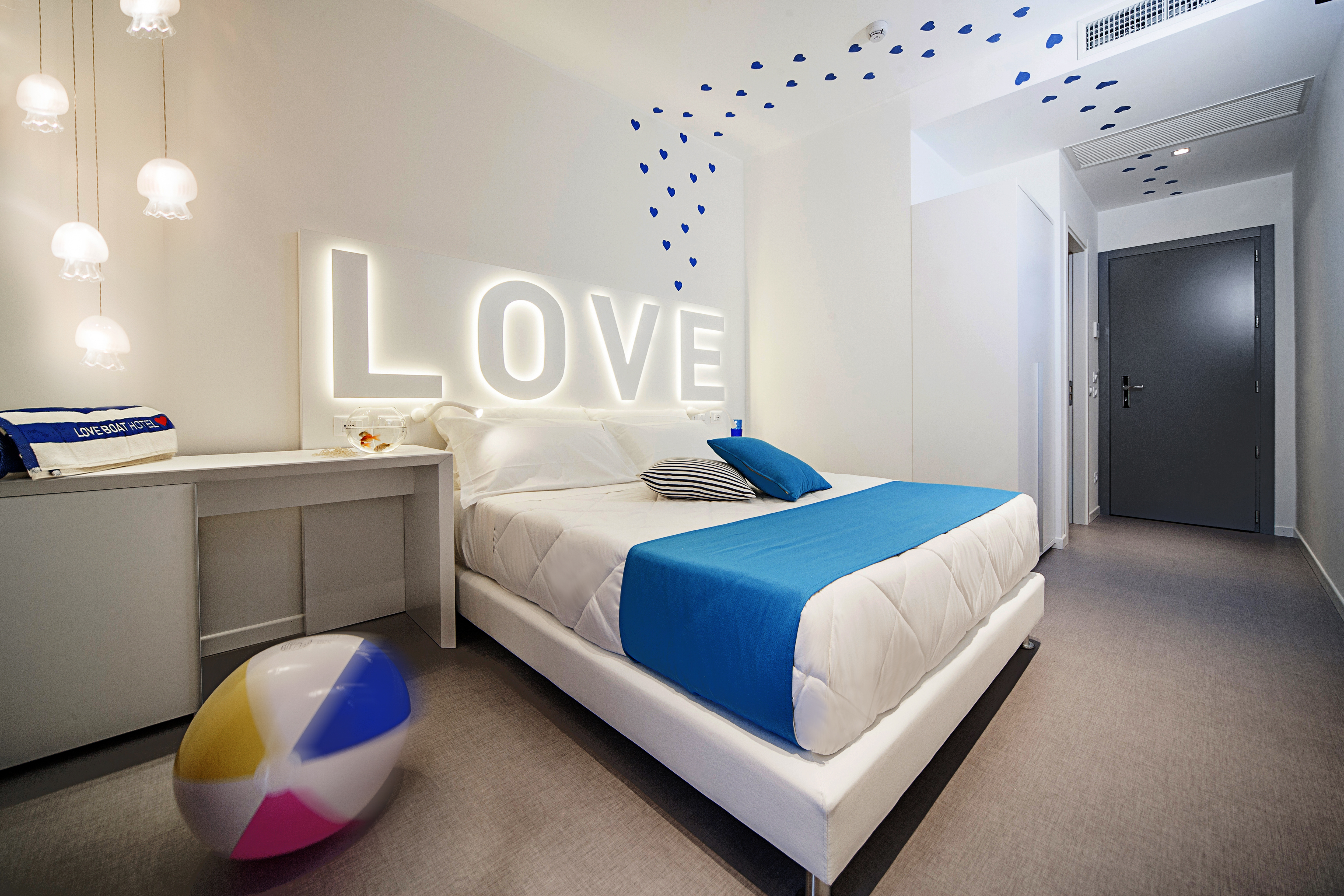 Love Boat Hotel