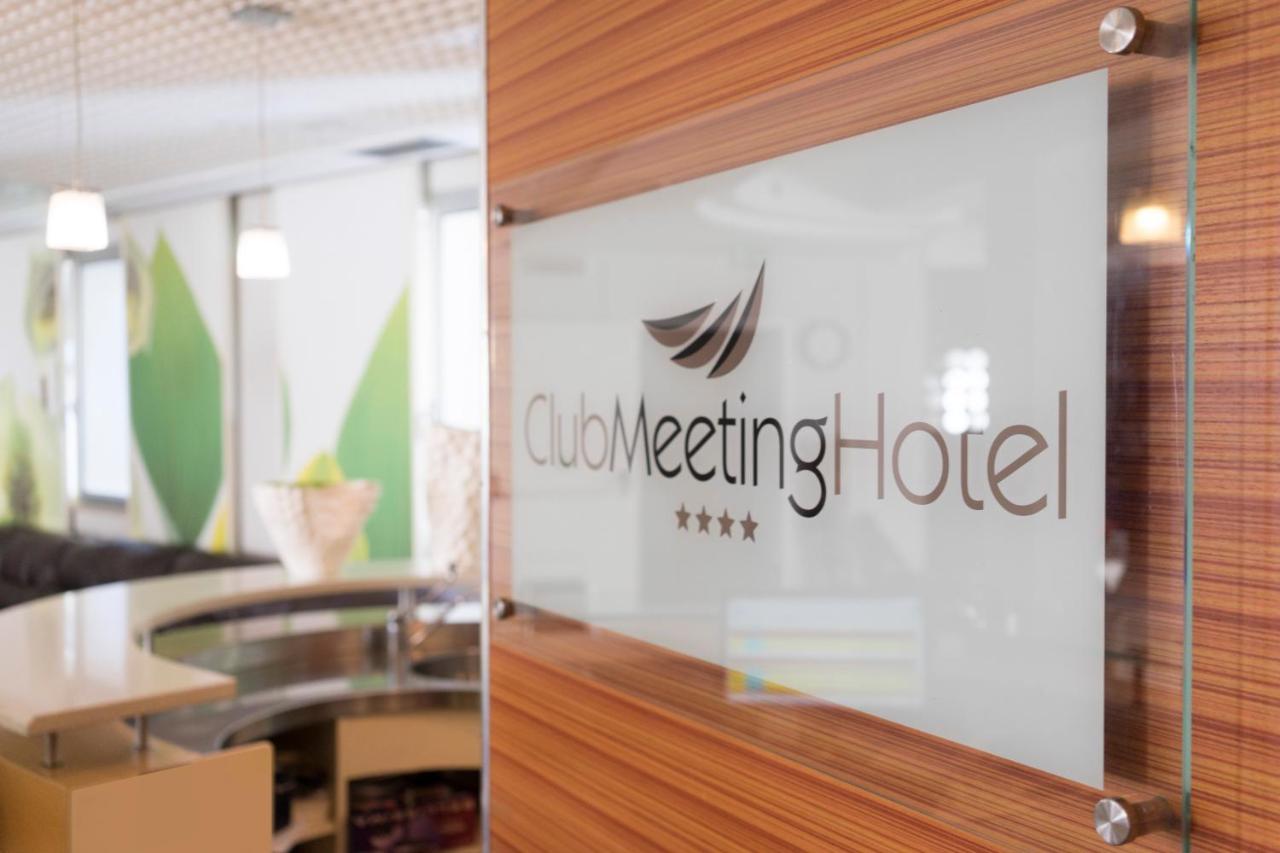 Club Meeting Hotel