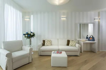 Embassy Aparthotel