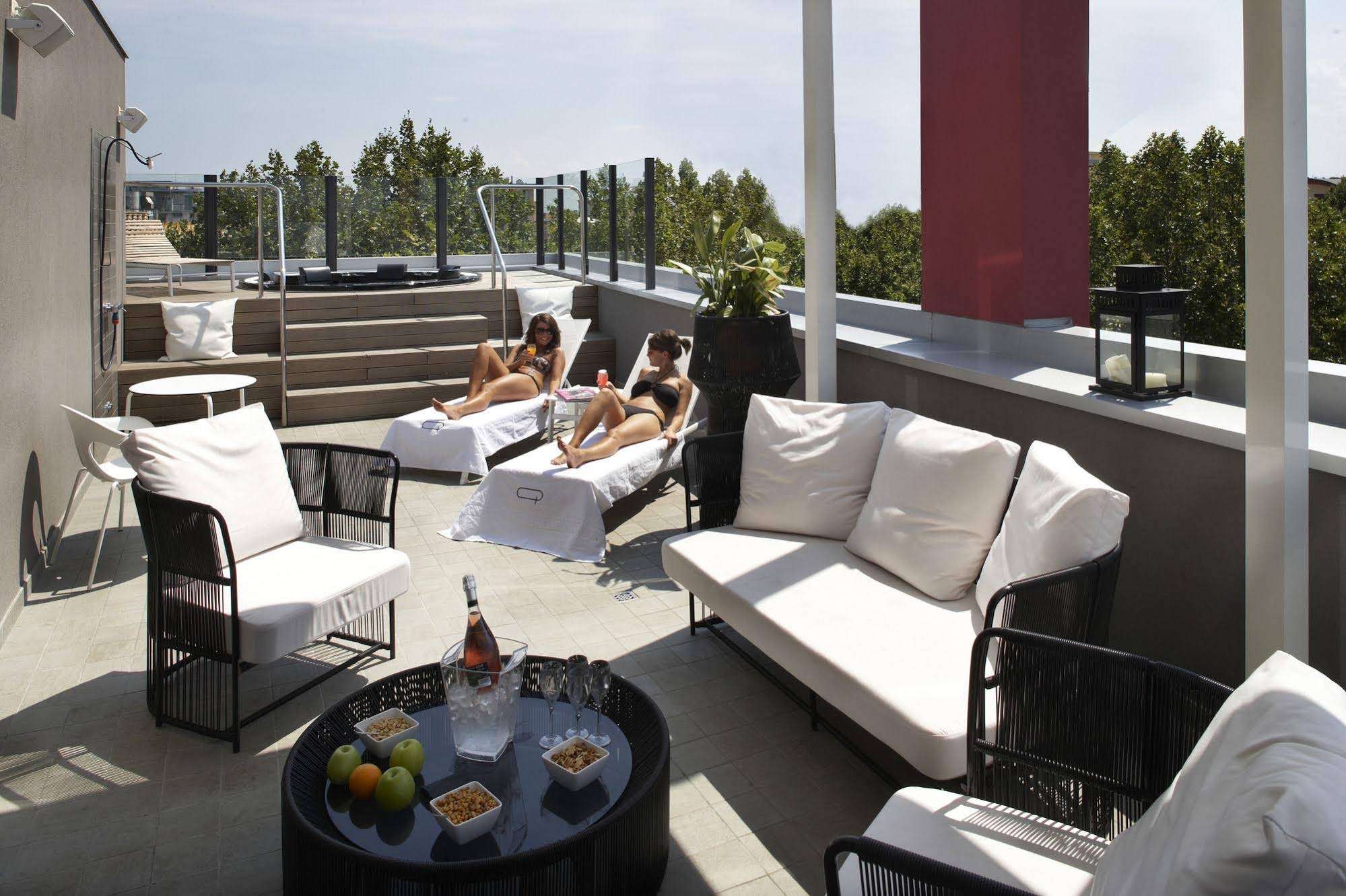Q Hotel