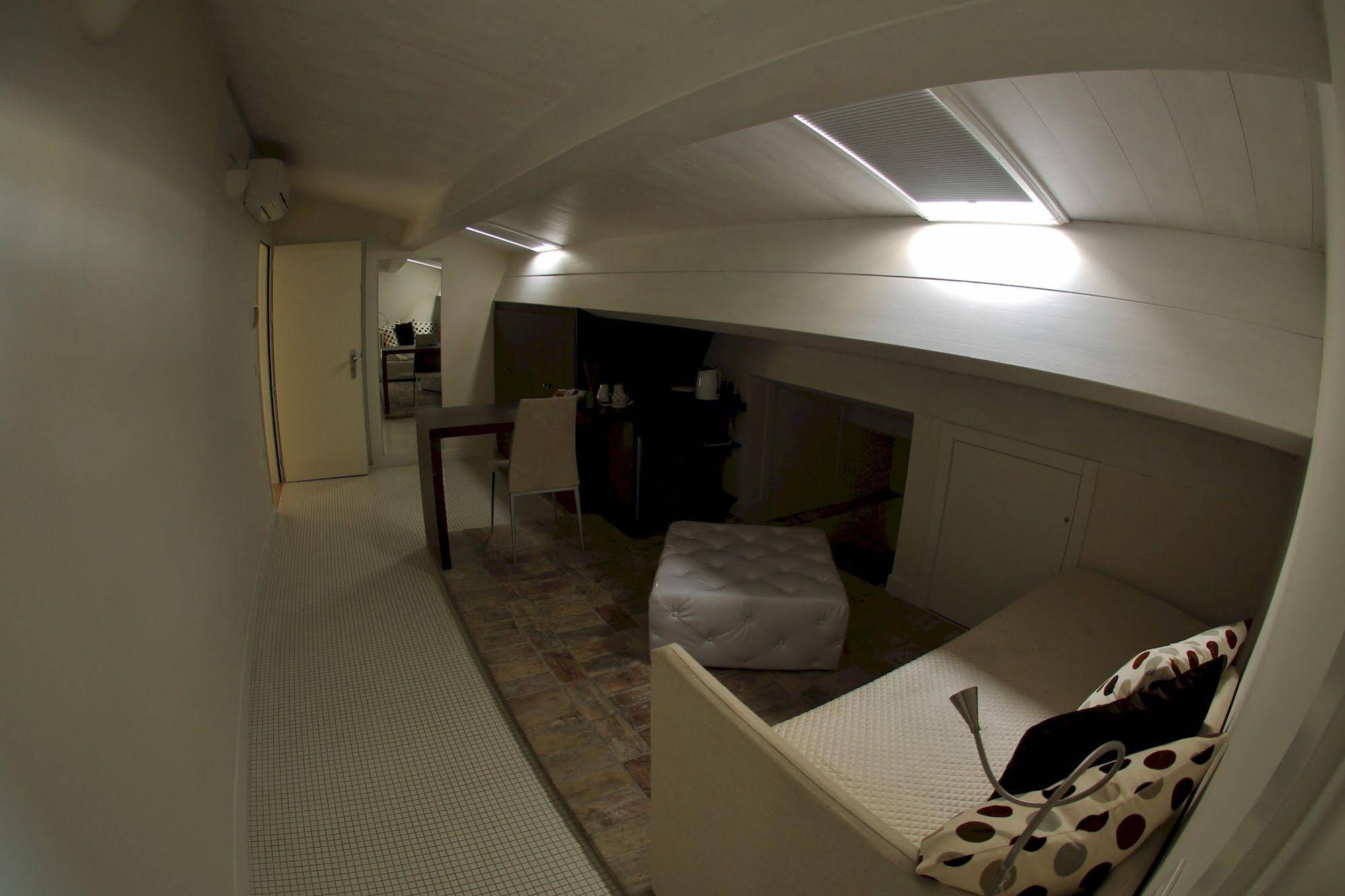 Edificio 15 House Elite