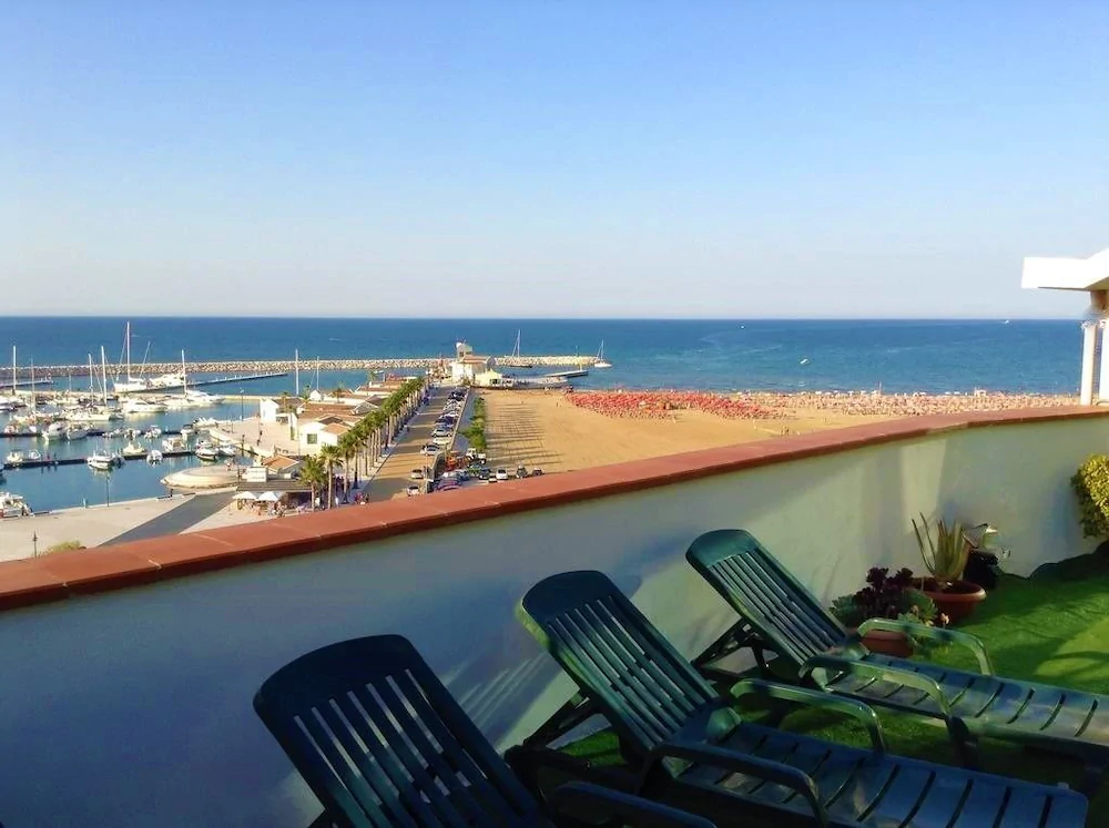 Hotel Borgo Marina