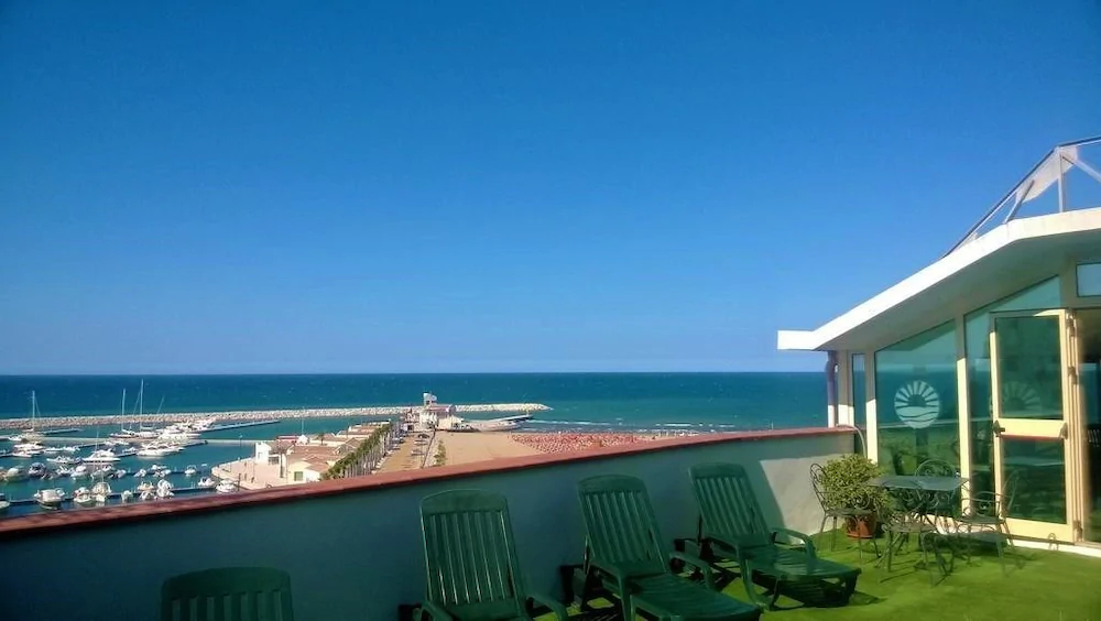 Hotel Borgo Marina