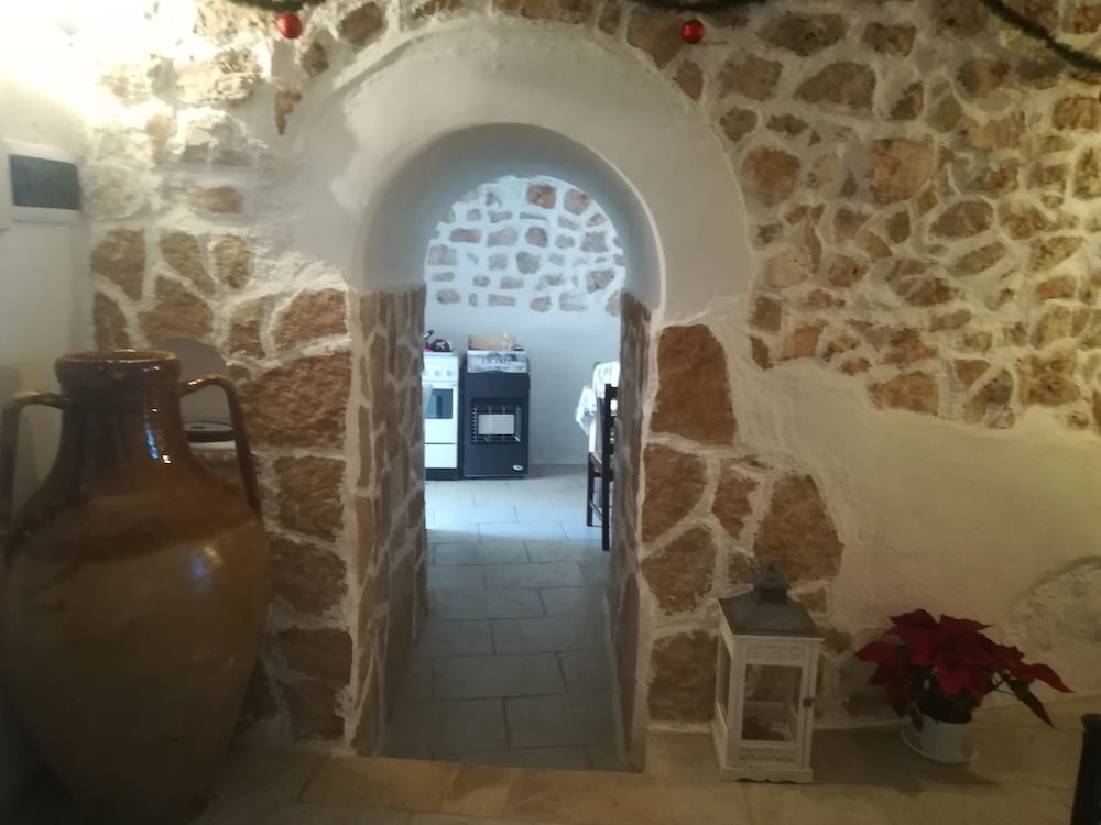 Trullo Alessandro E Villa Raffaela