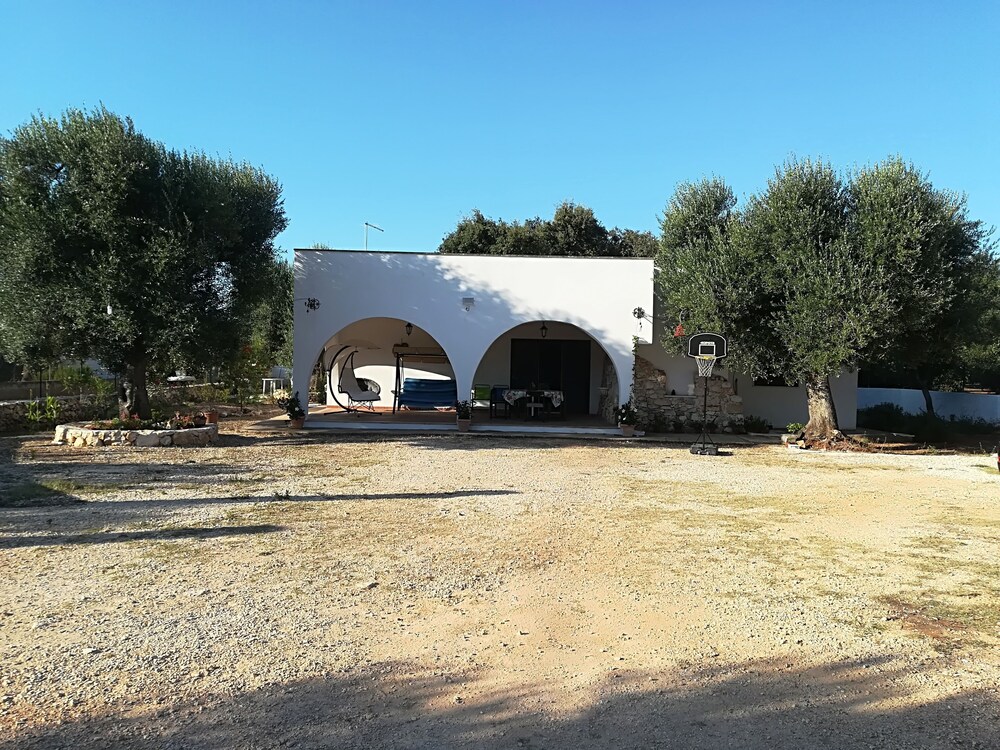 Trullo Alessandro E Villa Raffaela