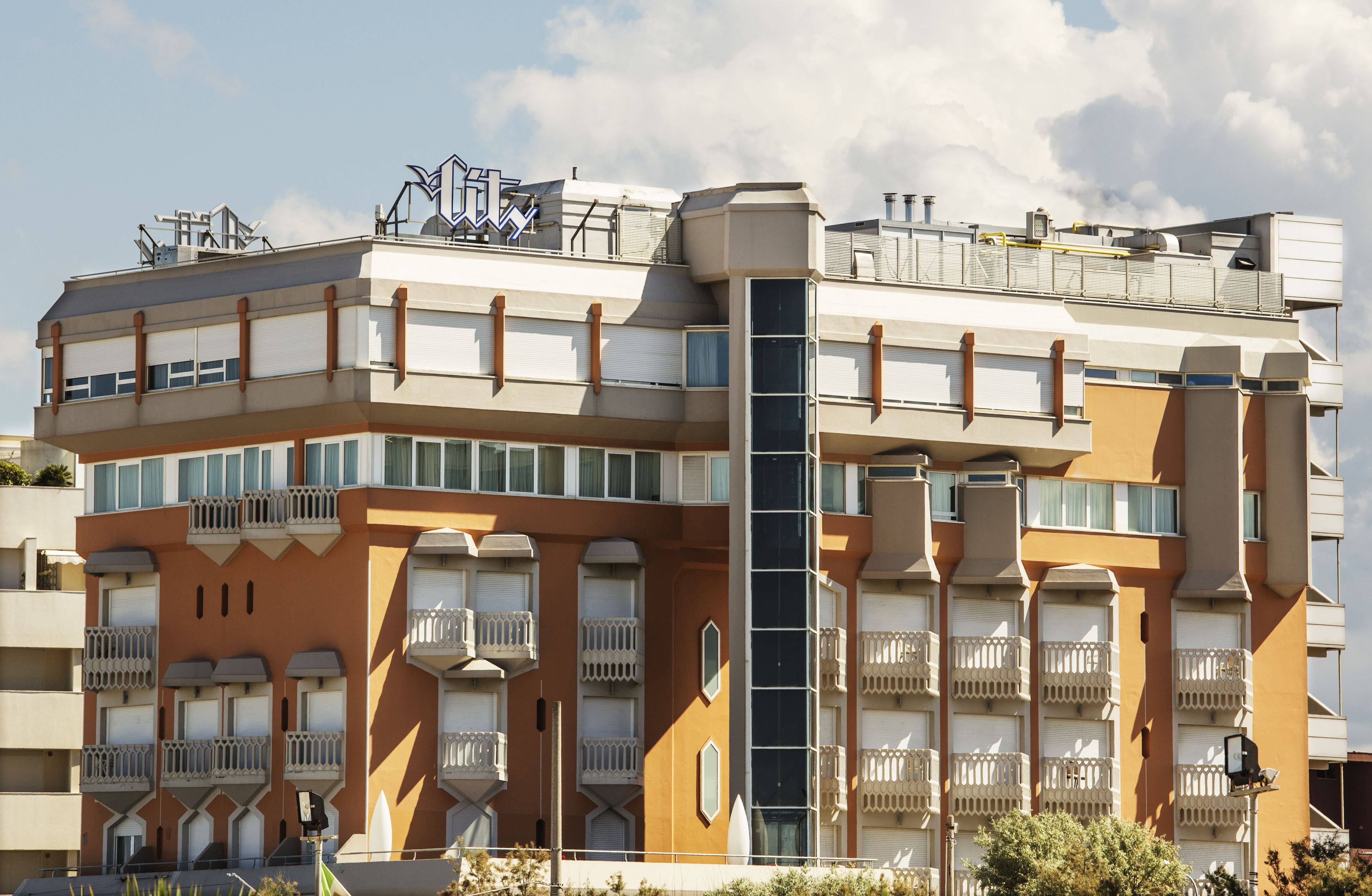 City Hotel
