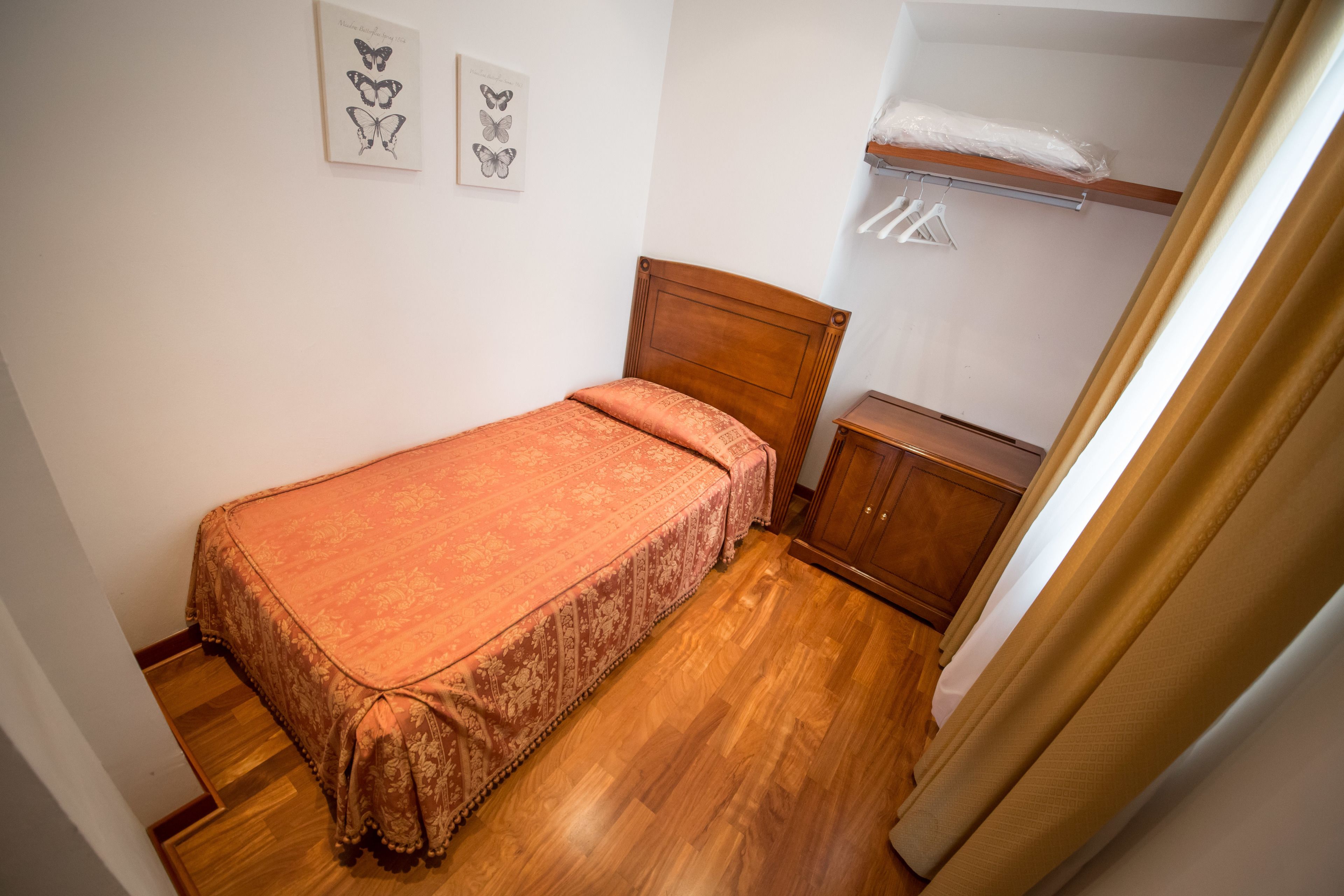 Victoria Apartments Letterario