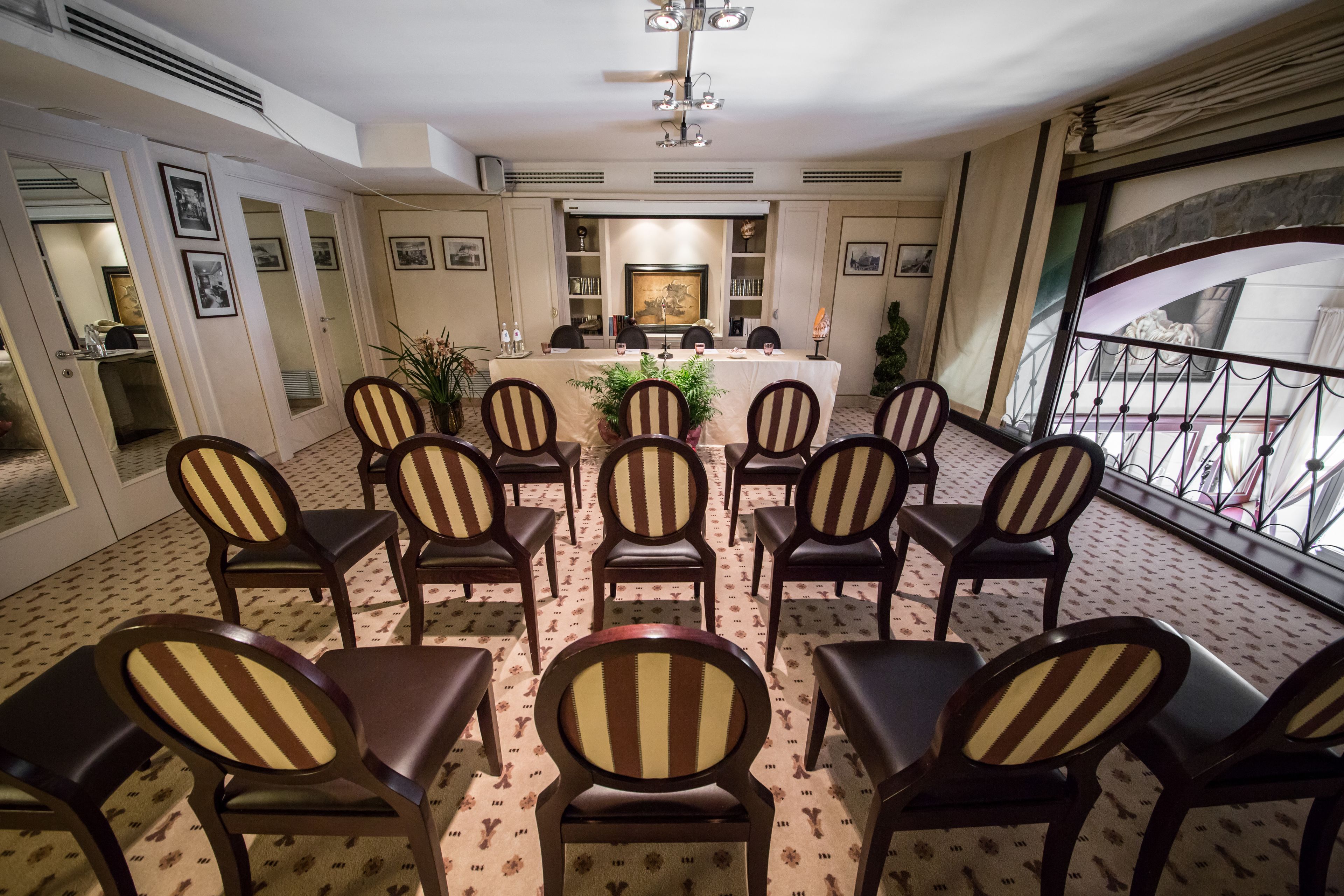 Victoria Apartments Letterario
