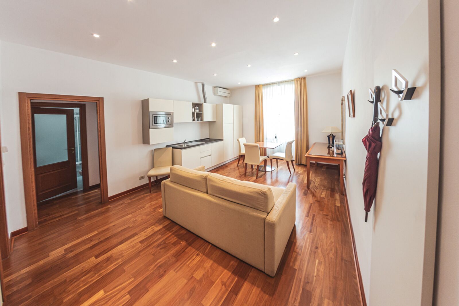 Victoria Apartments Letterario
