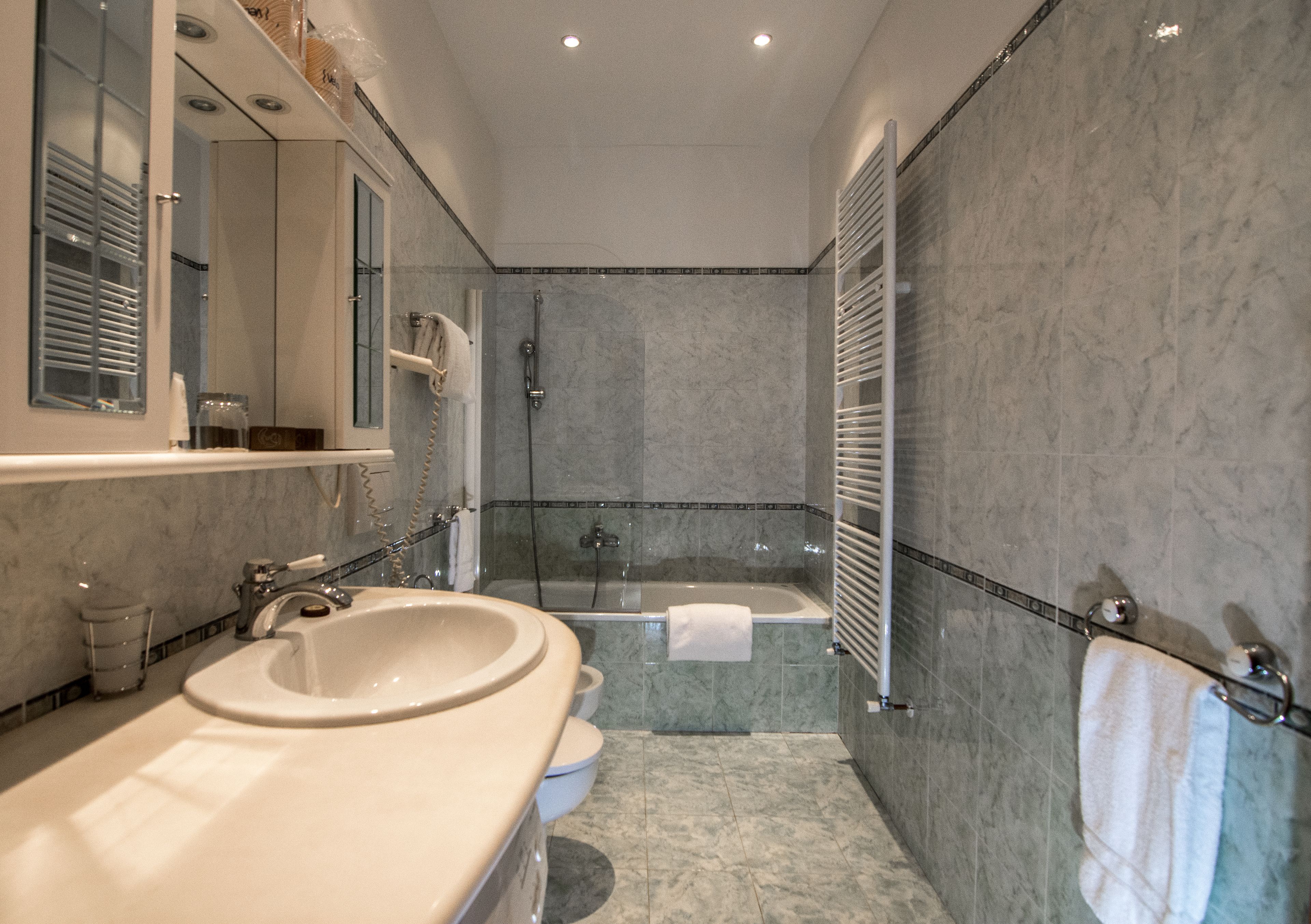 Victoria Apartments Letterario
