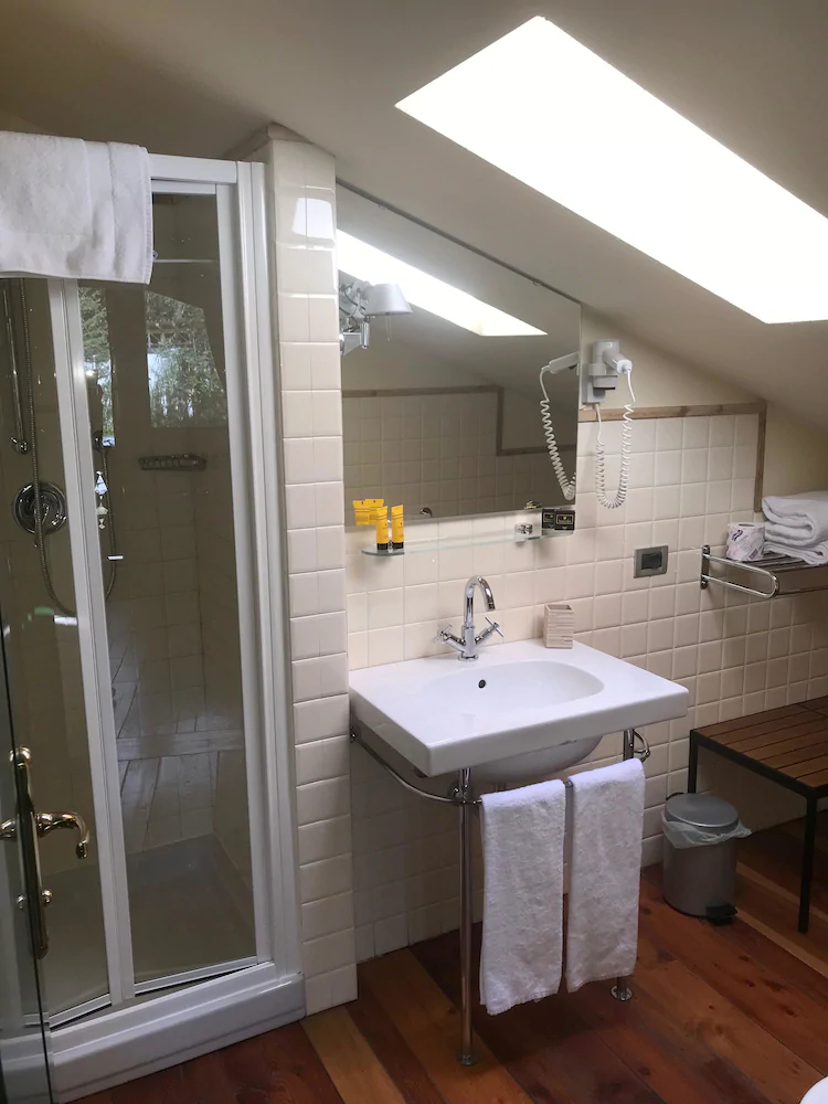 Shatush Hotel