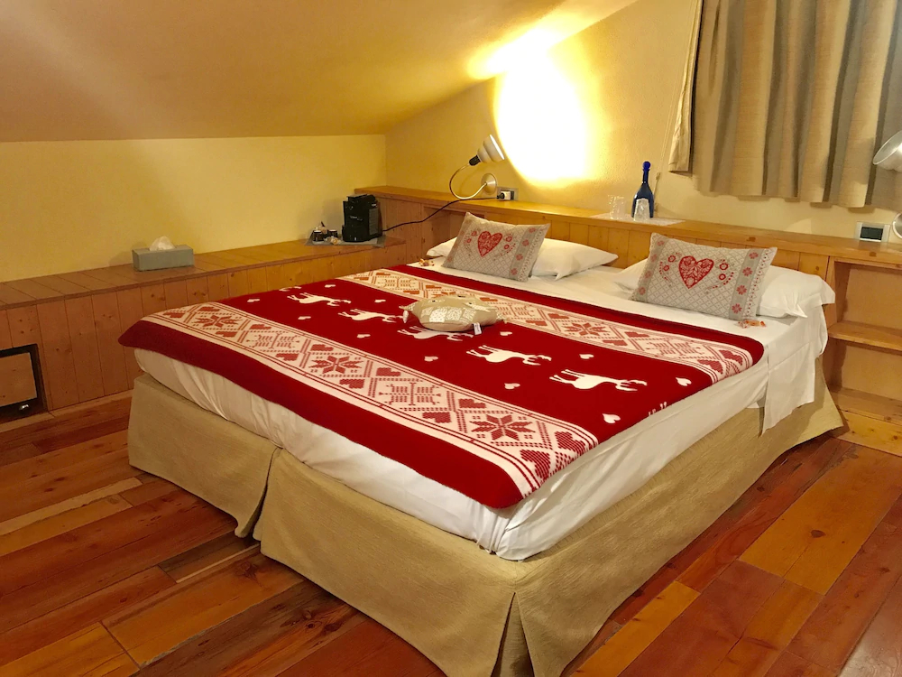 Shatush Hotel