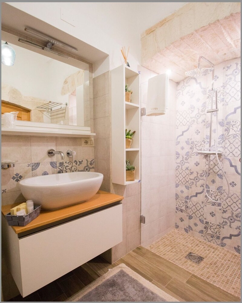 Madia Luxury