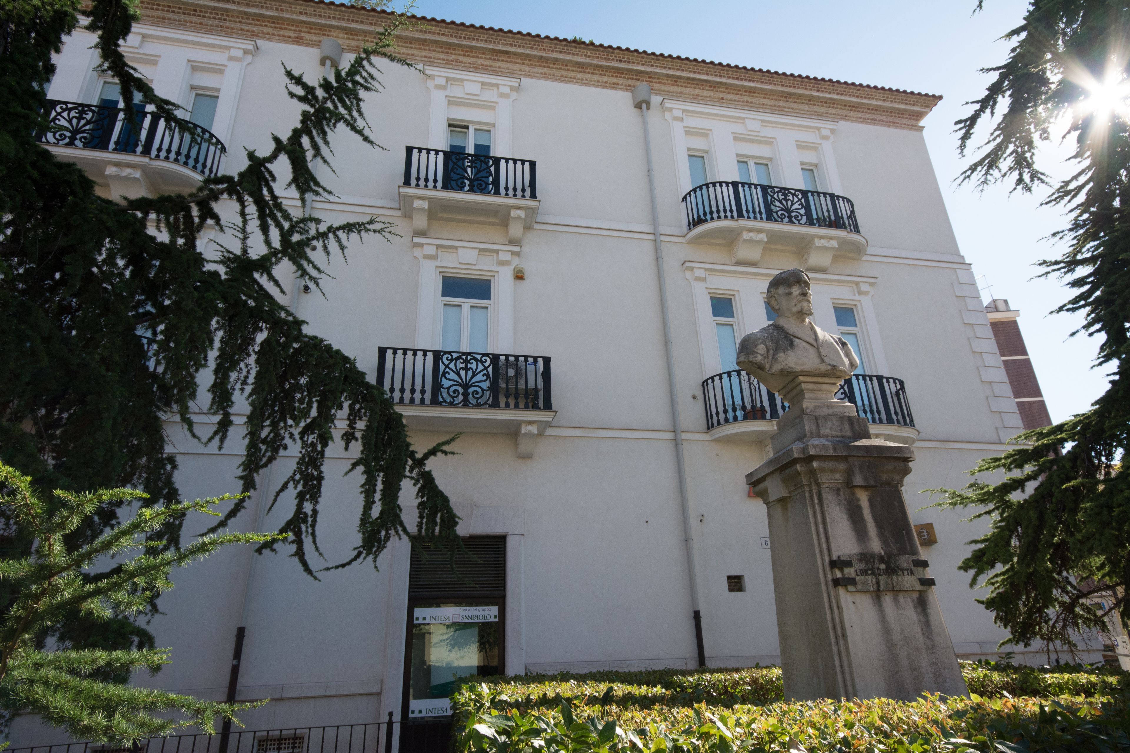 Suite & Apartment