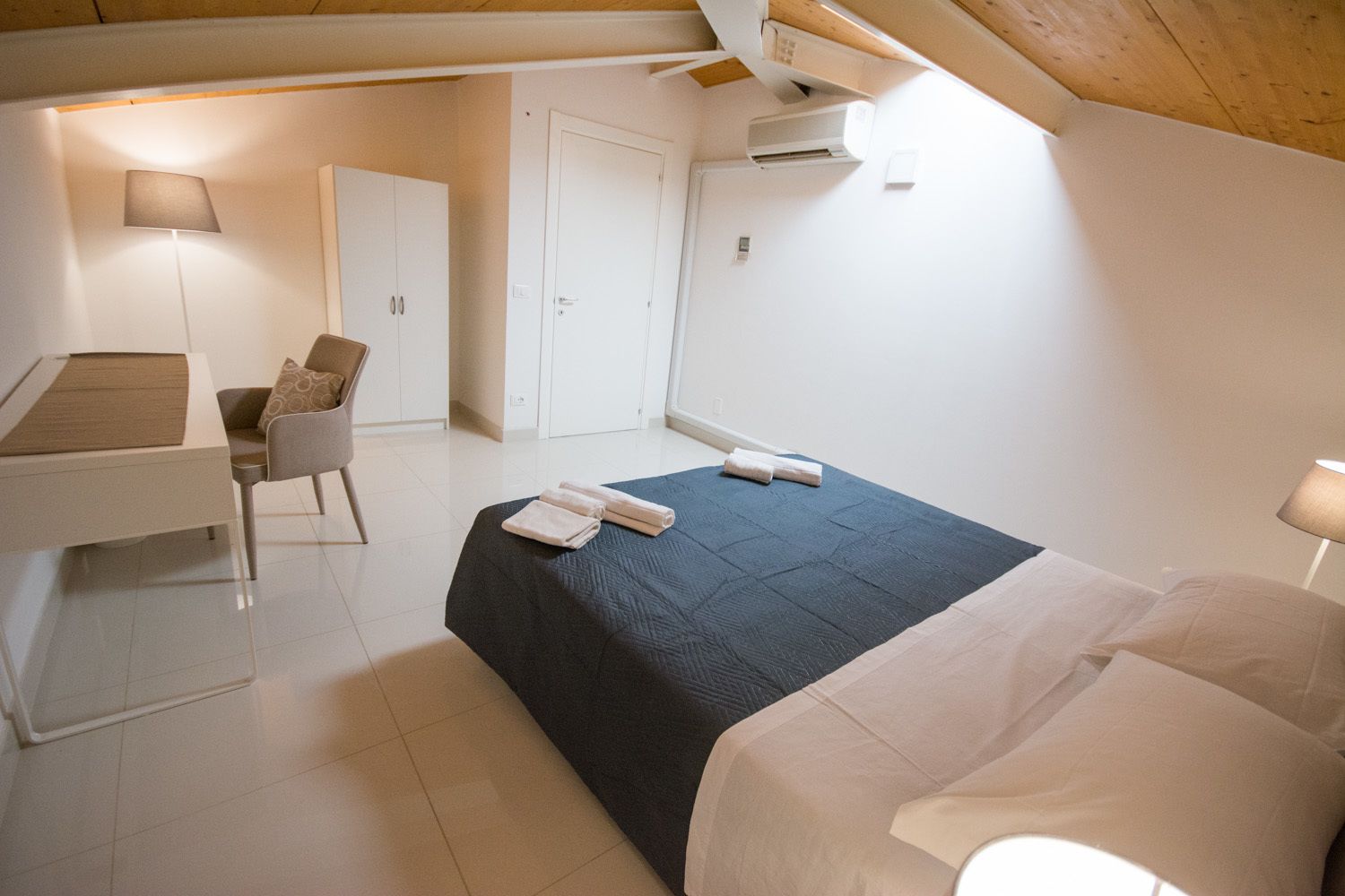 Suite & Apartment