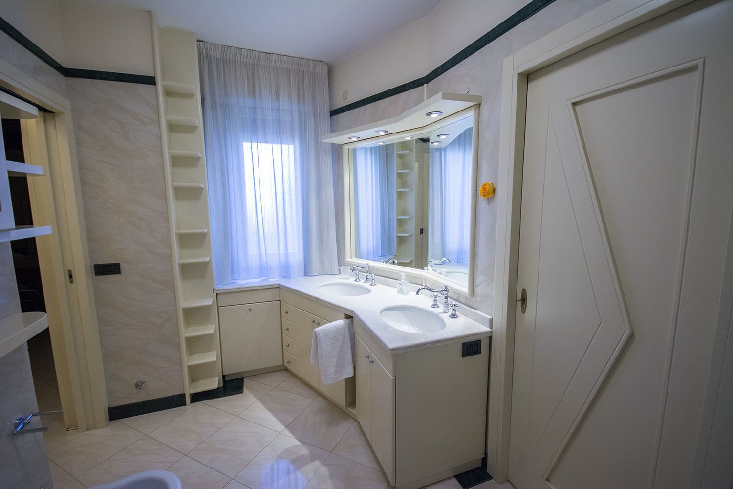 Suite & Apartment