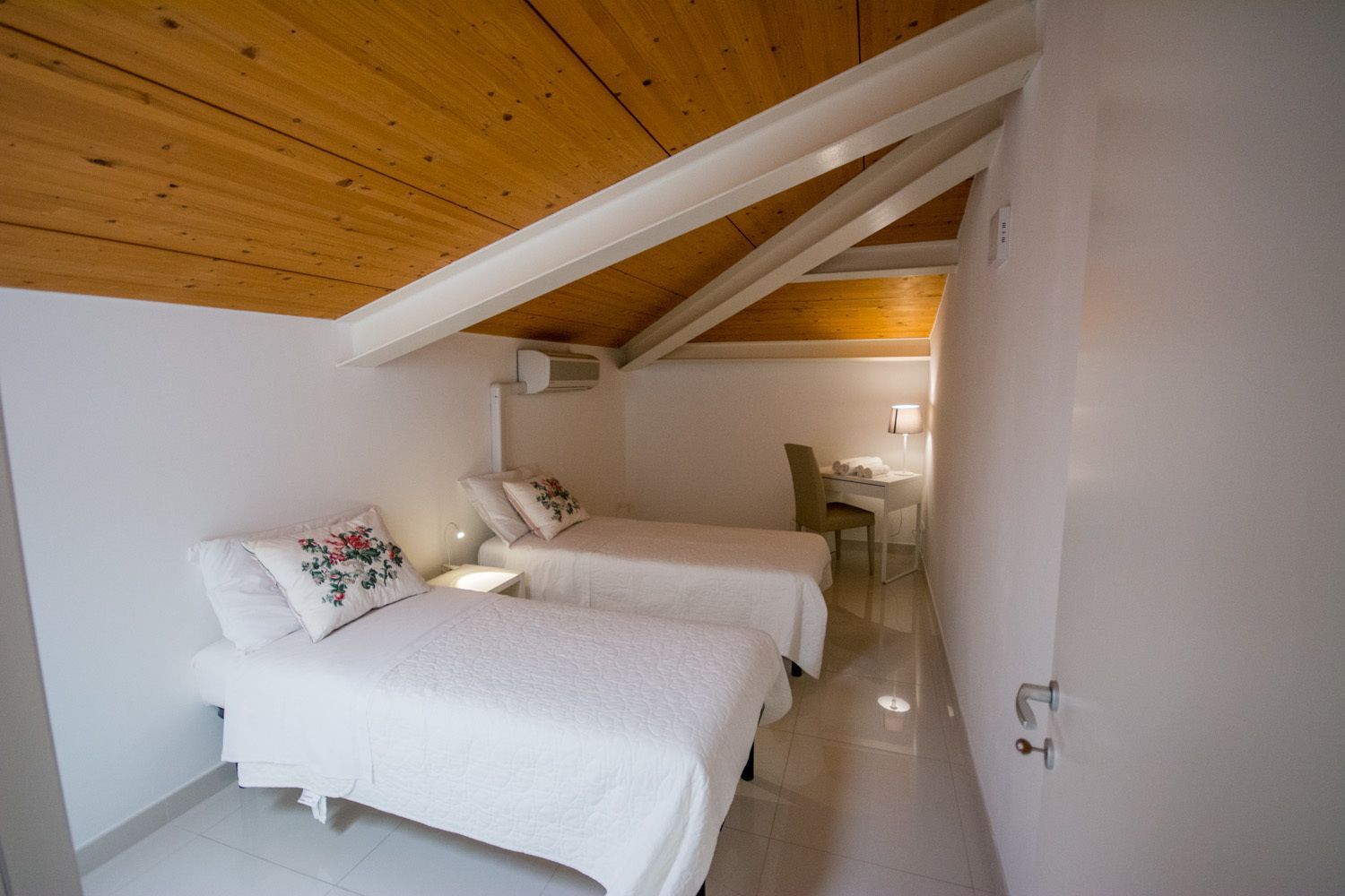 Suite & Apartment