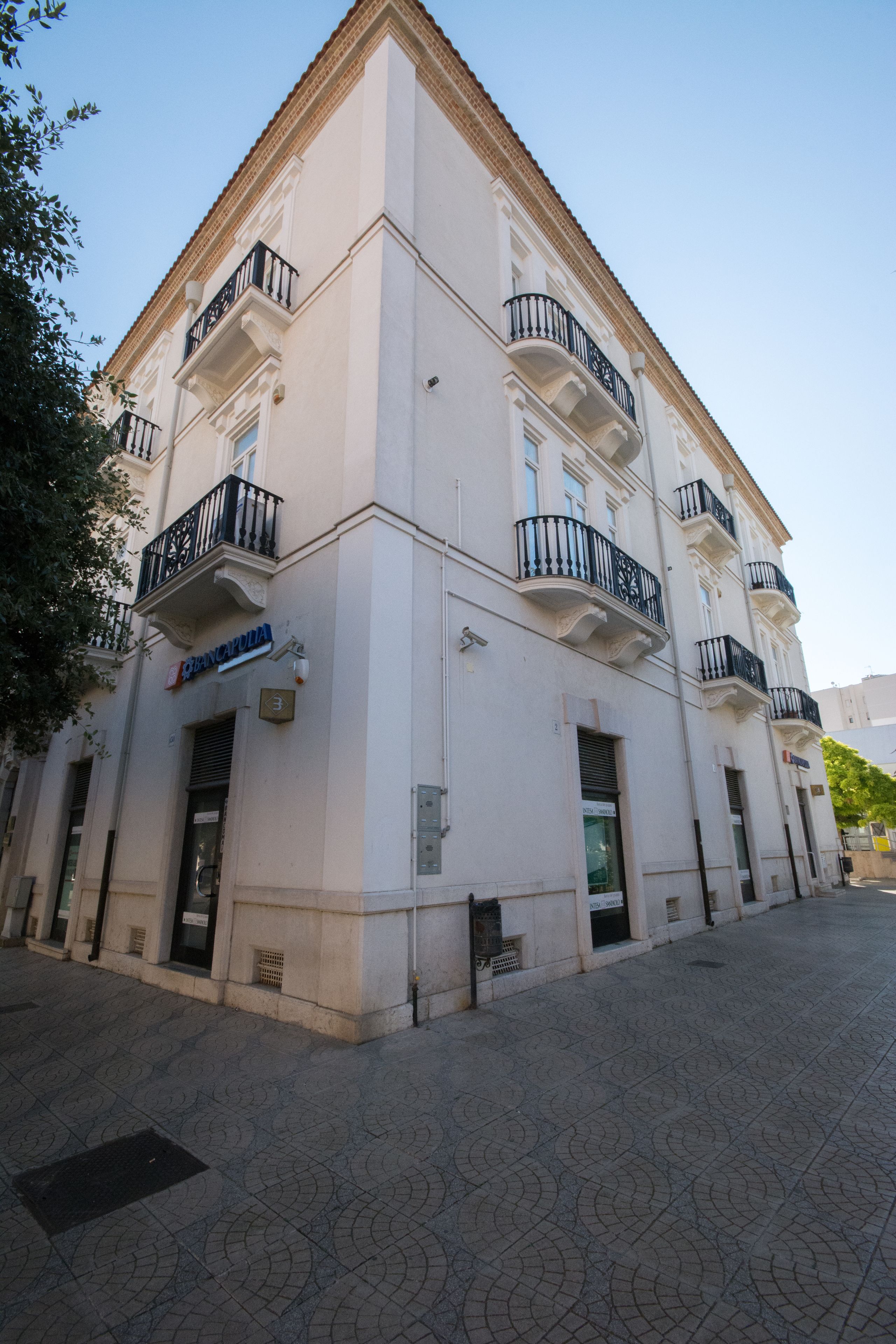 Suite & Apartment