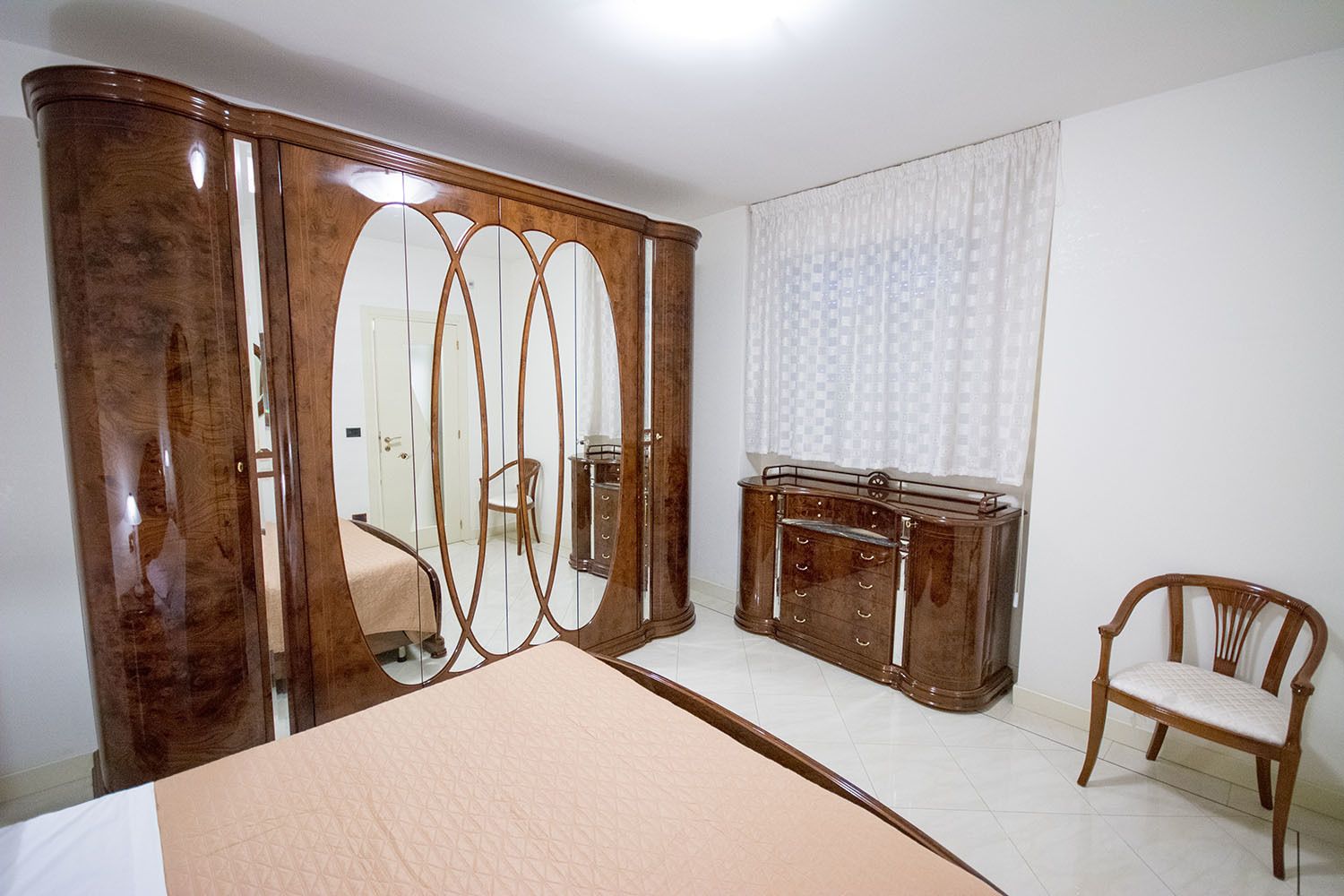 Suite & Apartment