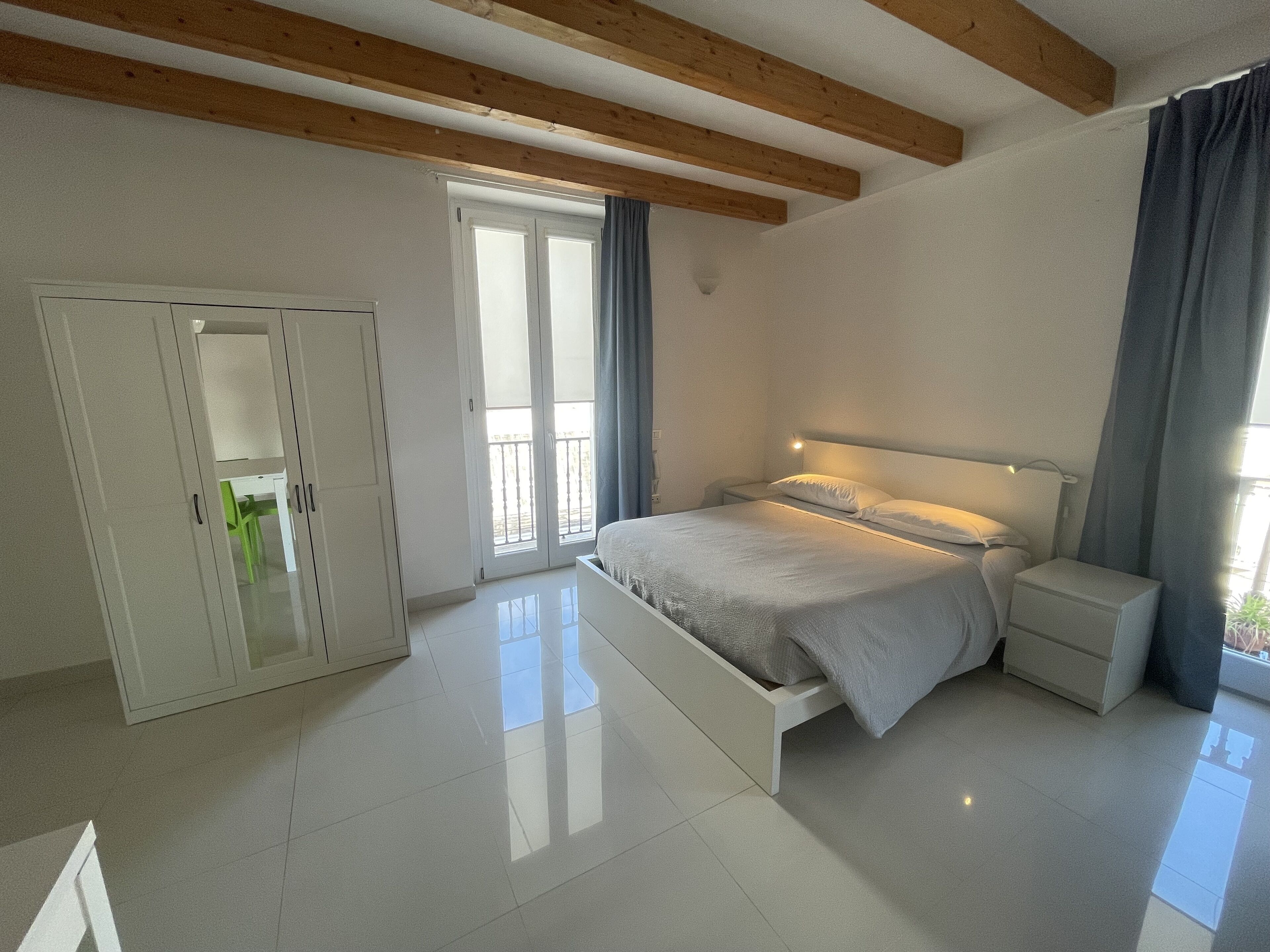 Suite & Apartment