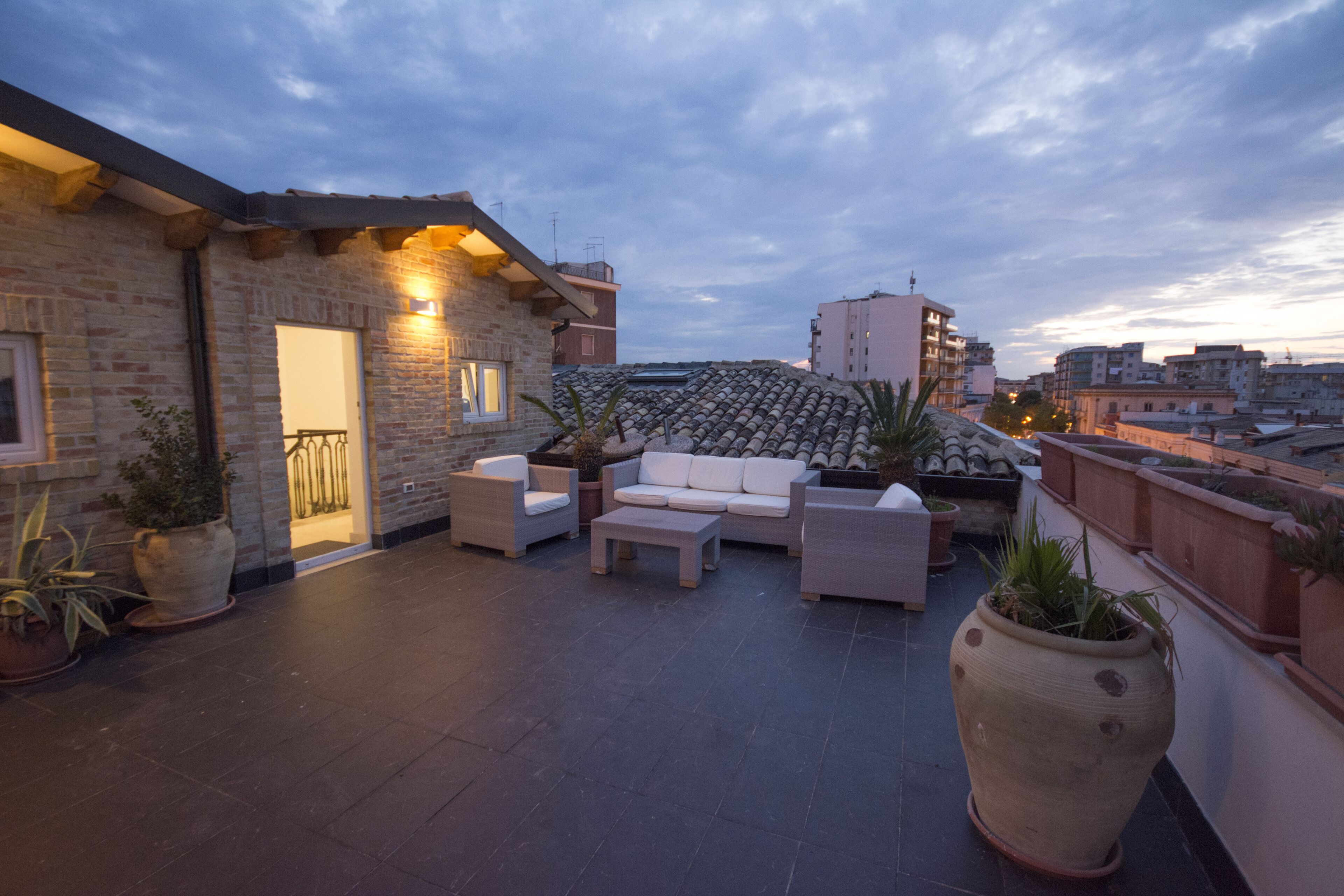 Suite & Apartment