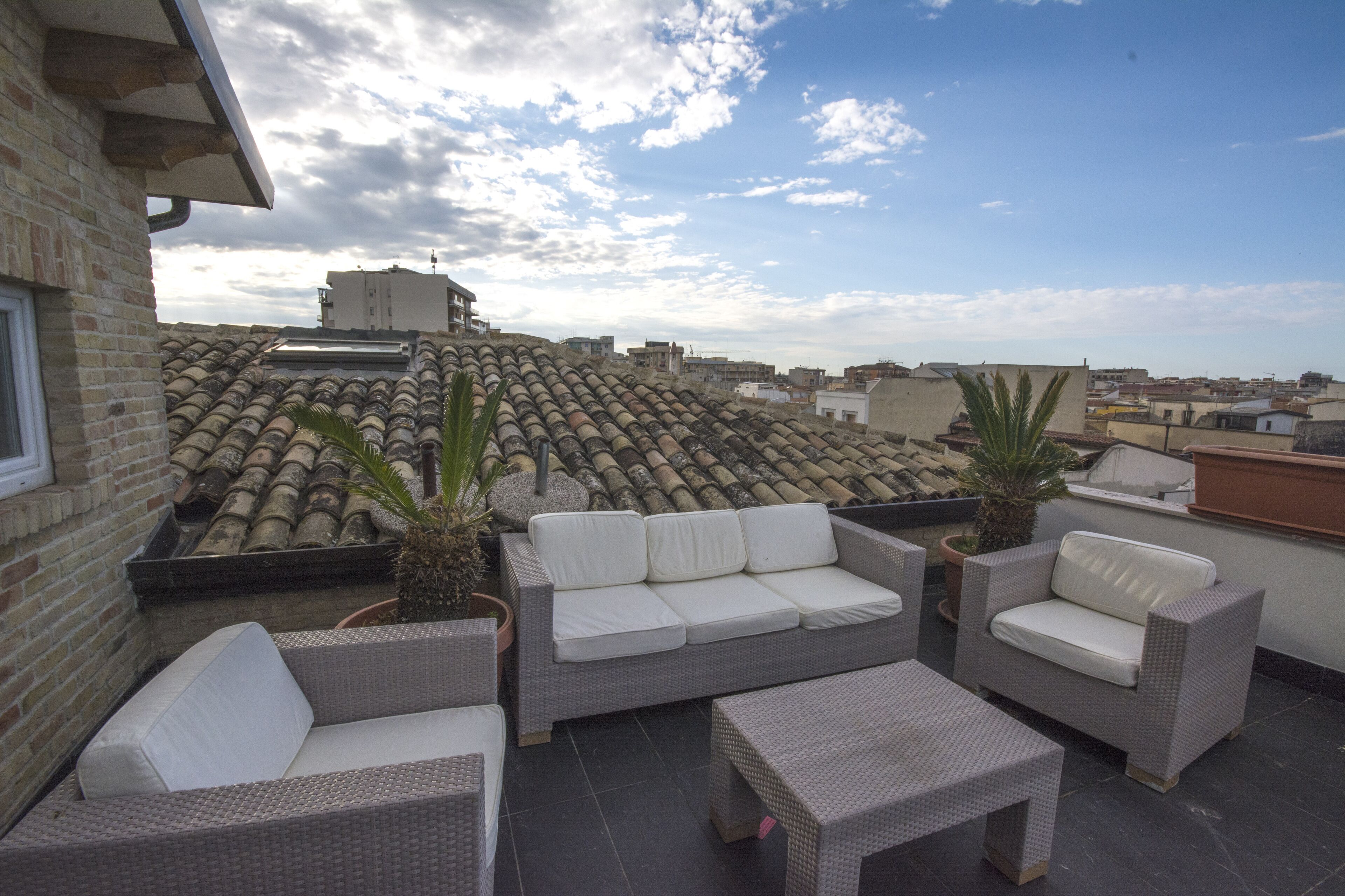 Suite & Apartment