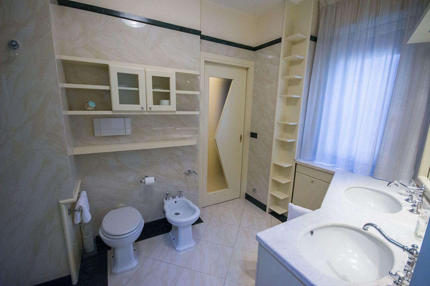 Suite & Apartment
