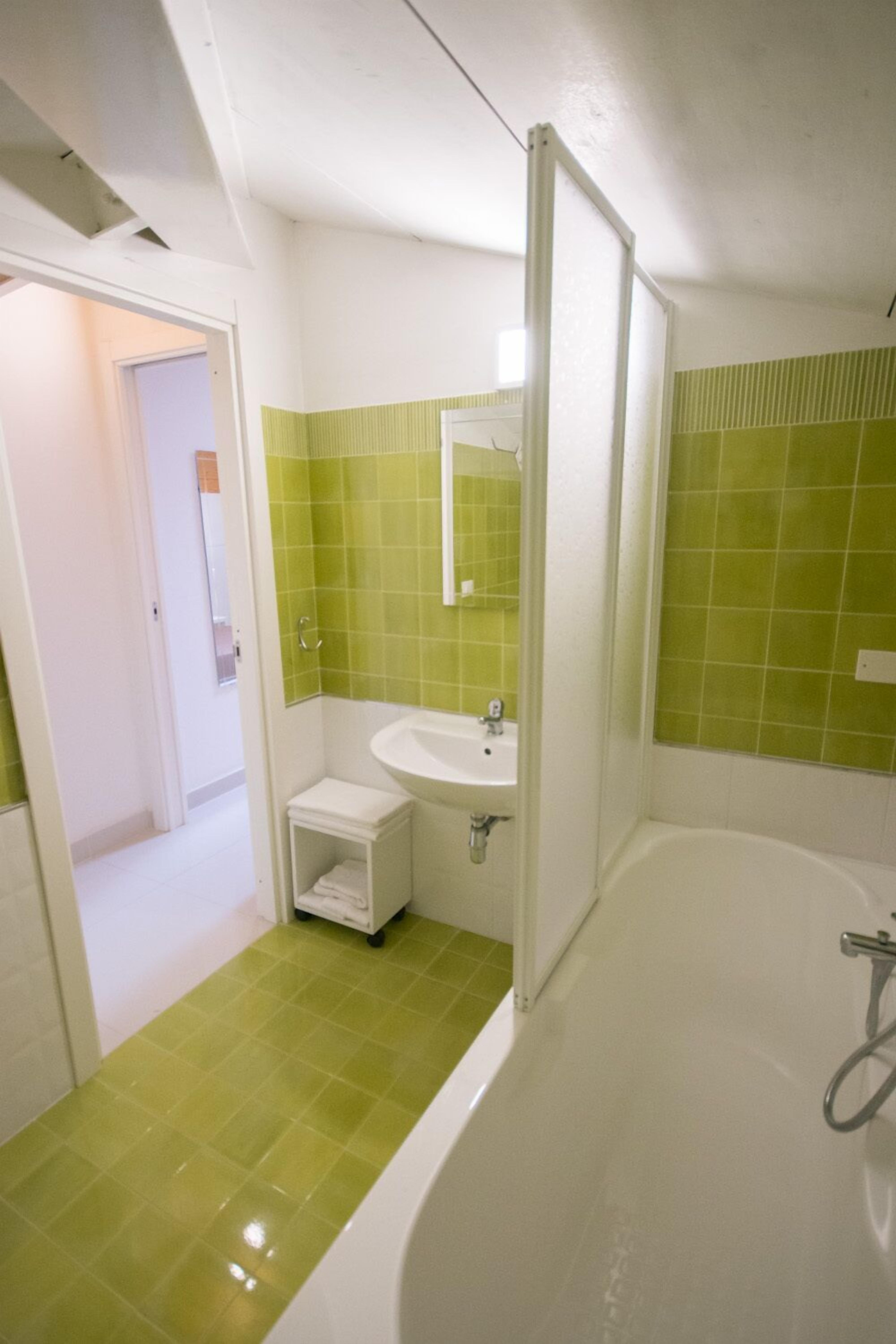 Suite & Apartment