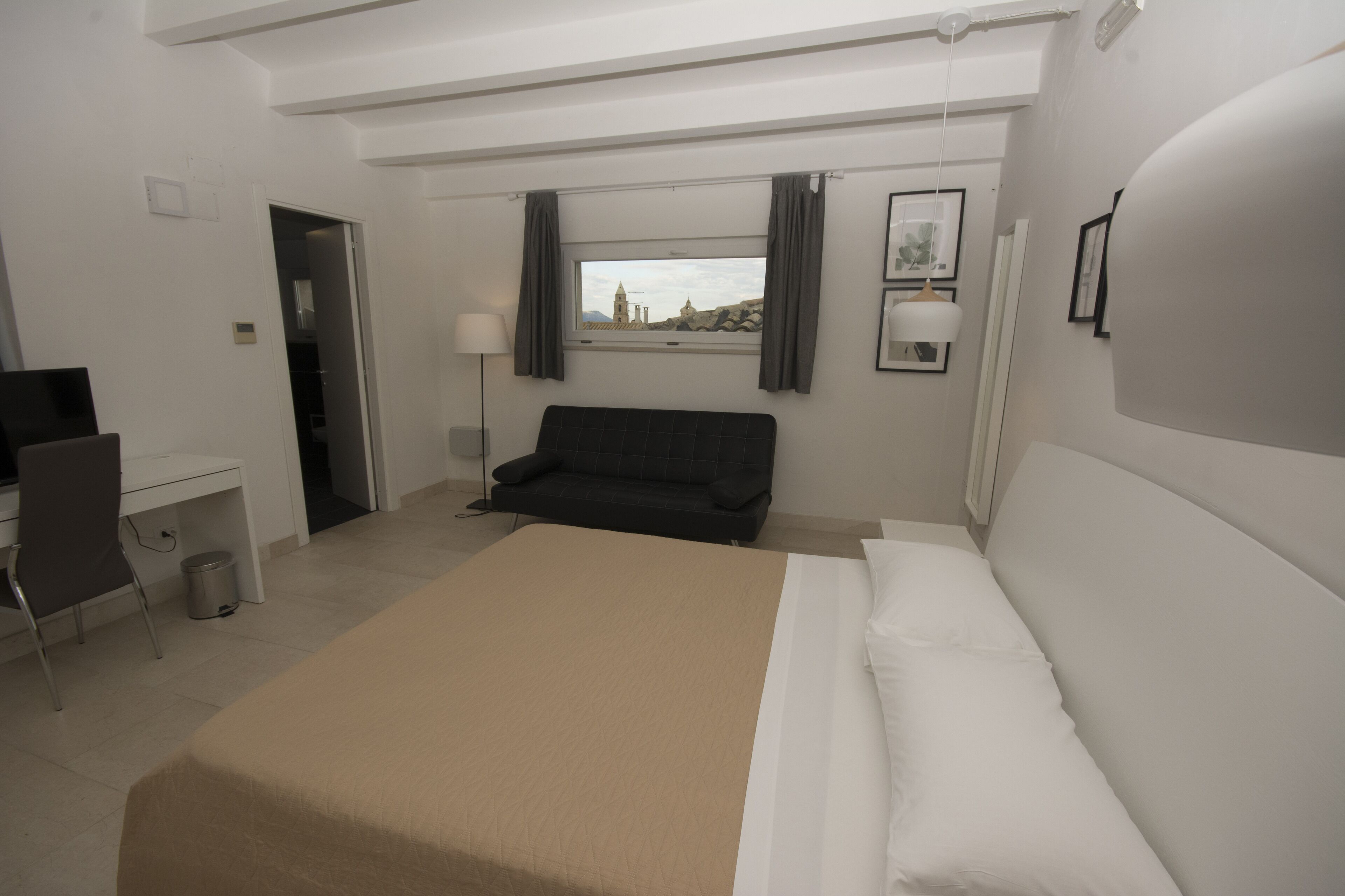 Suite & Apartment
