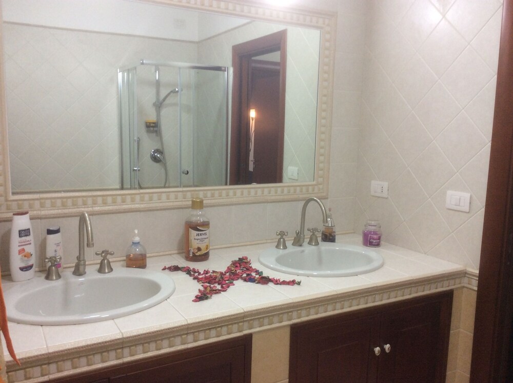 Lombardo Guest House