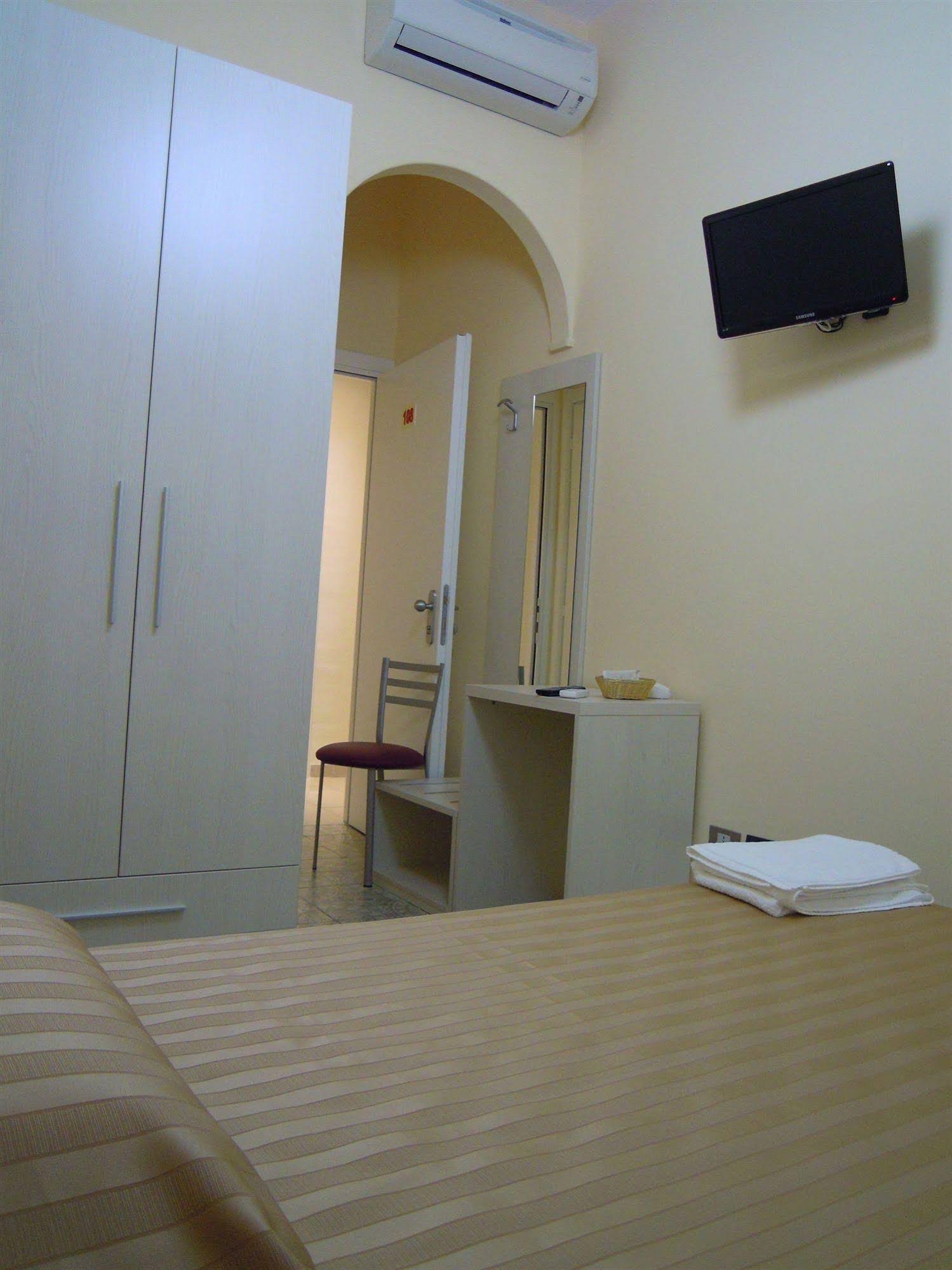 Hotel Happy
