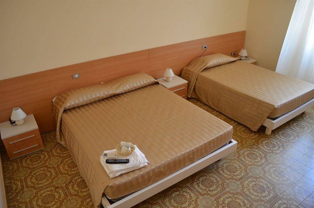 Hotel Happy