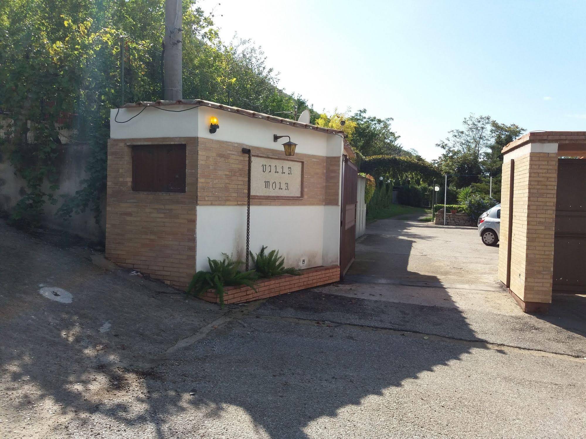 VillaMola Bed & Breakfast