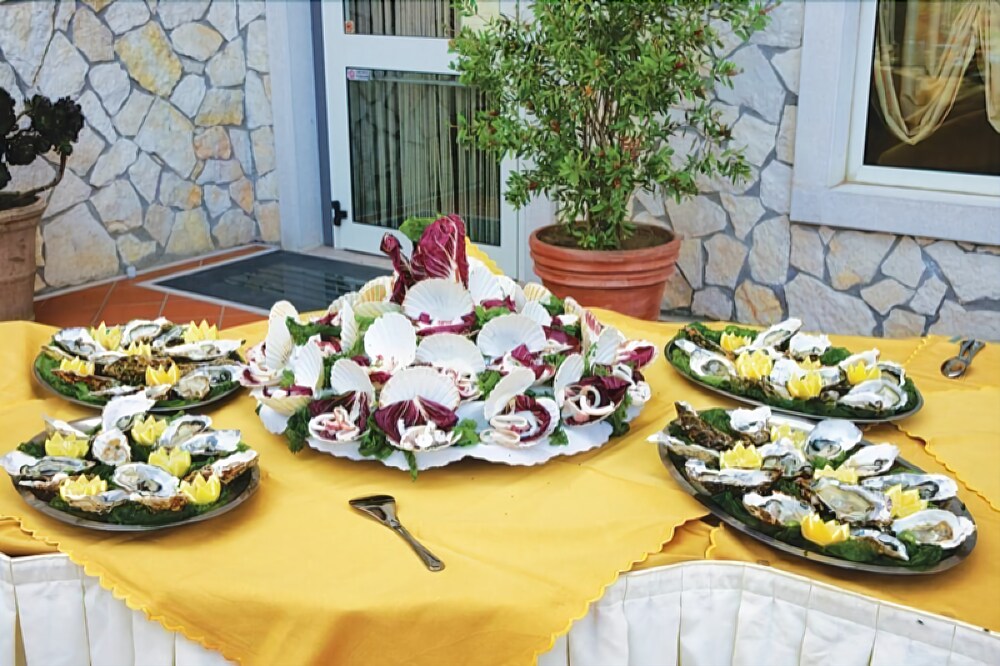 Yellow Park Hotel