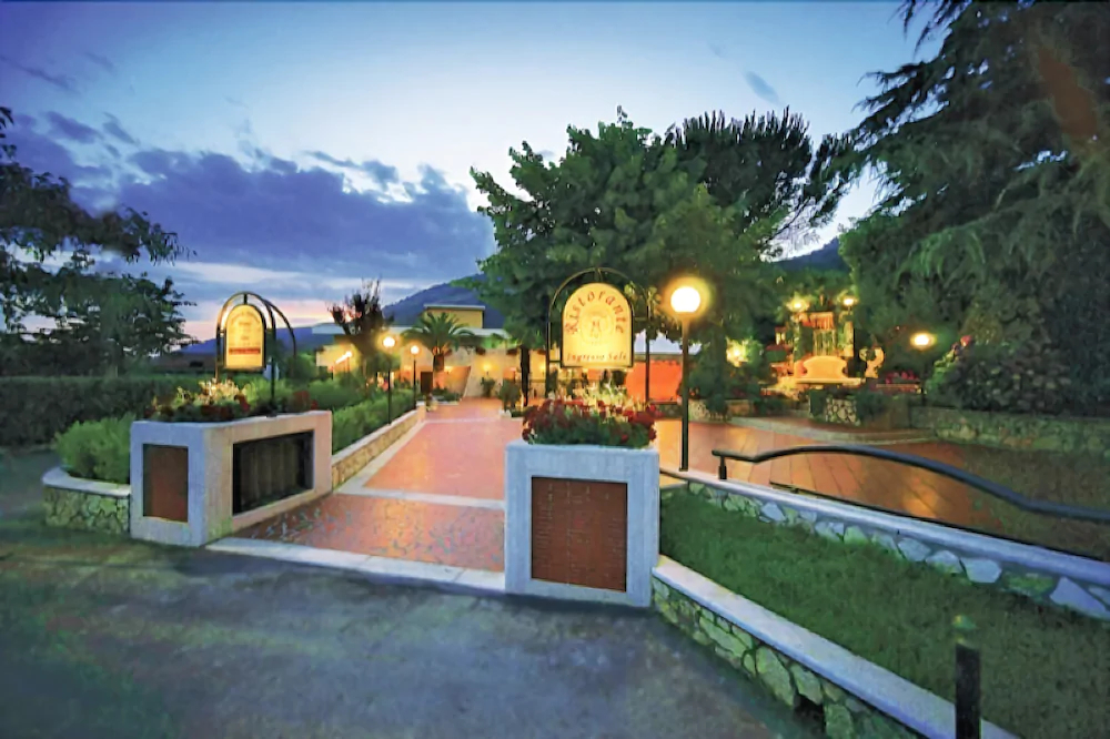 Yellow Park Hotel