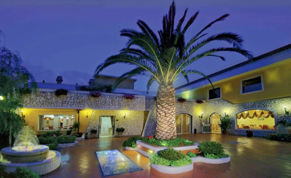 Yellow Park Hotel