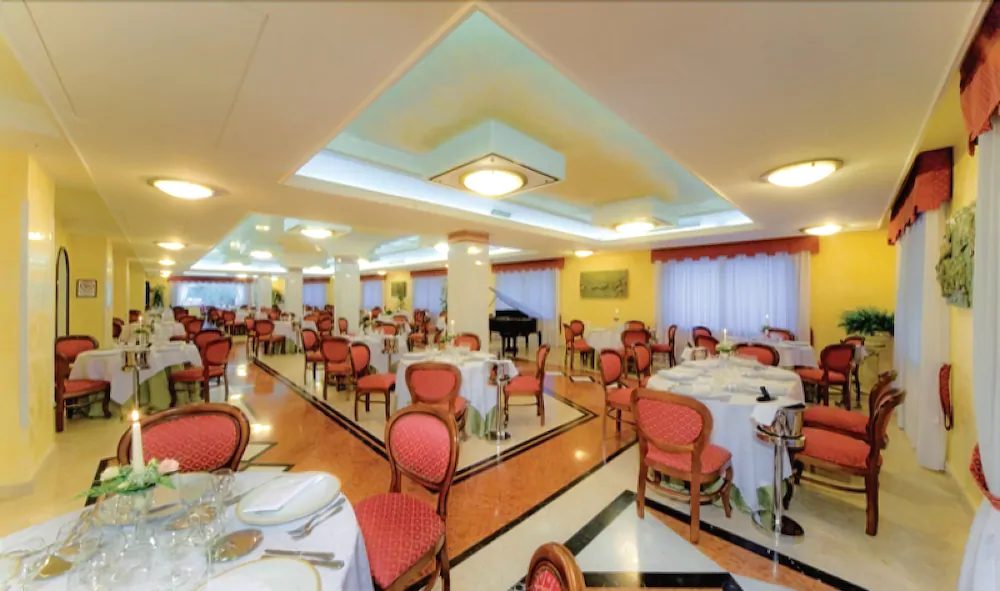 Yellow Park Hotel