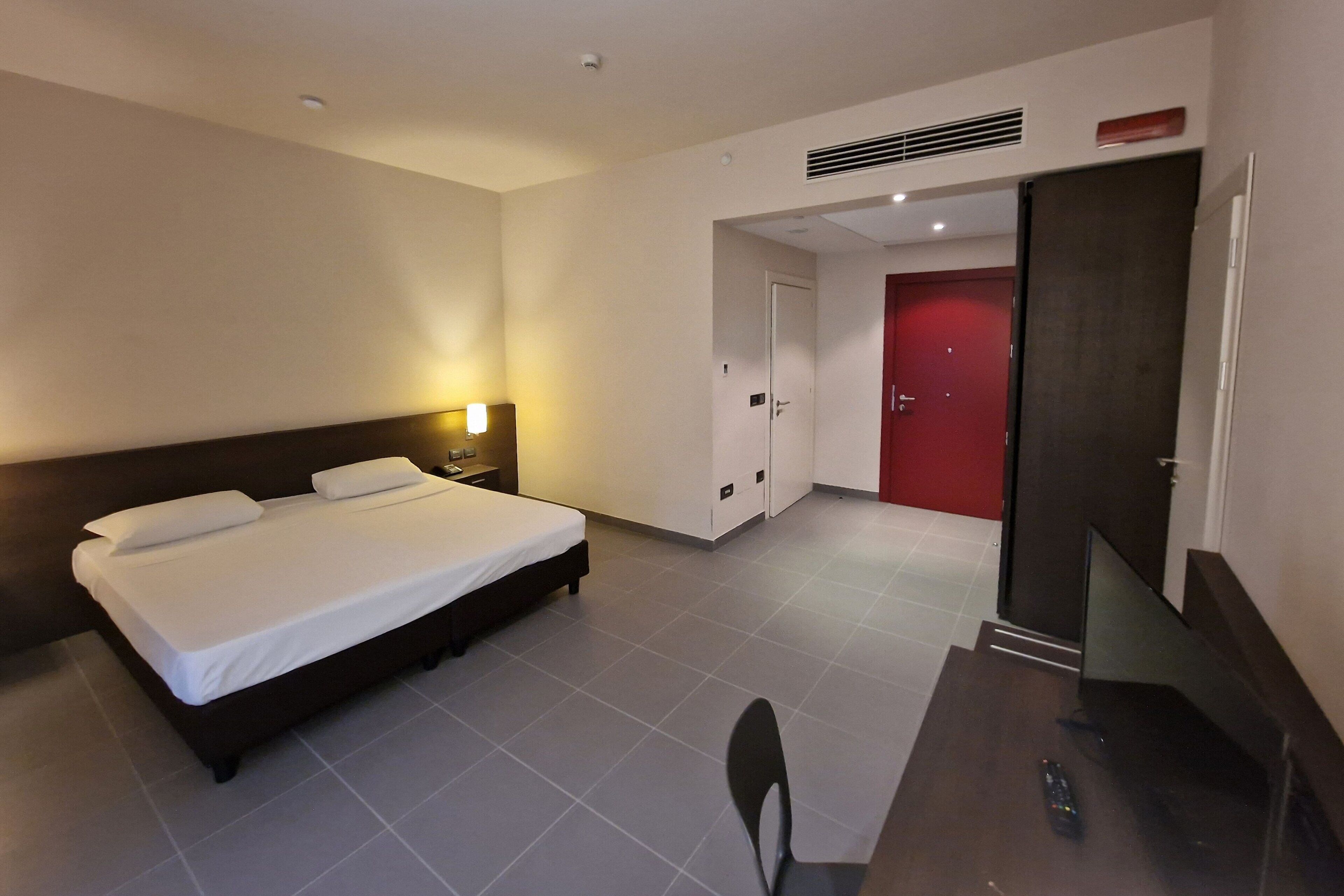 Inn Naples Airport