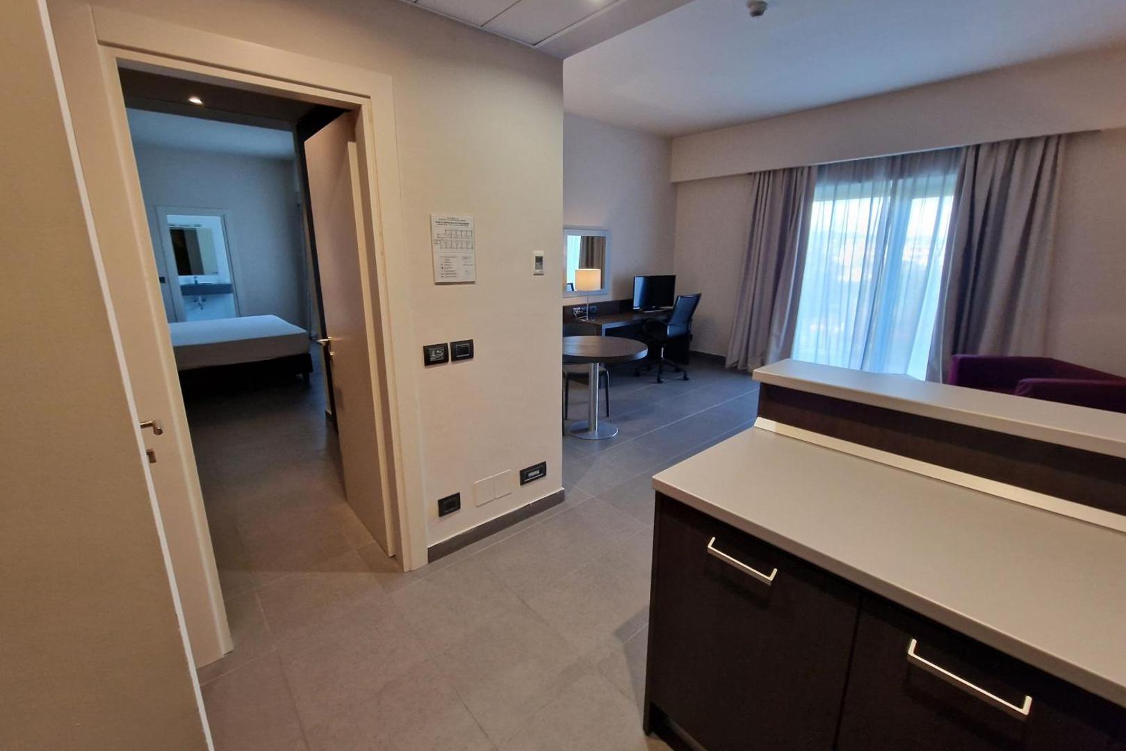 Inn Naples Airport
