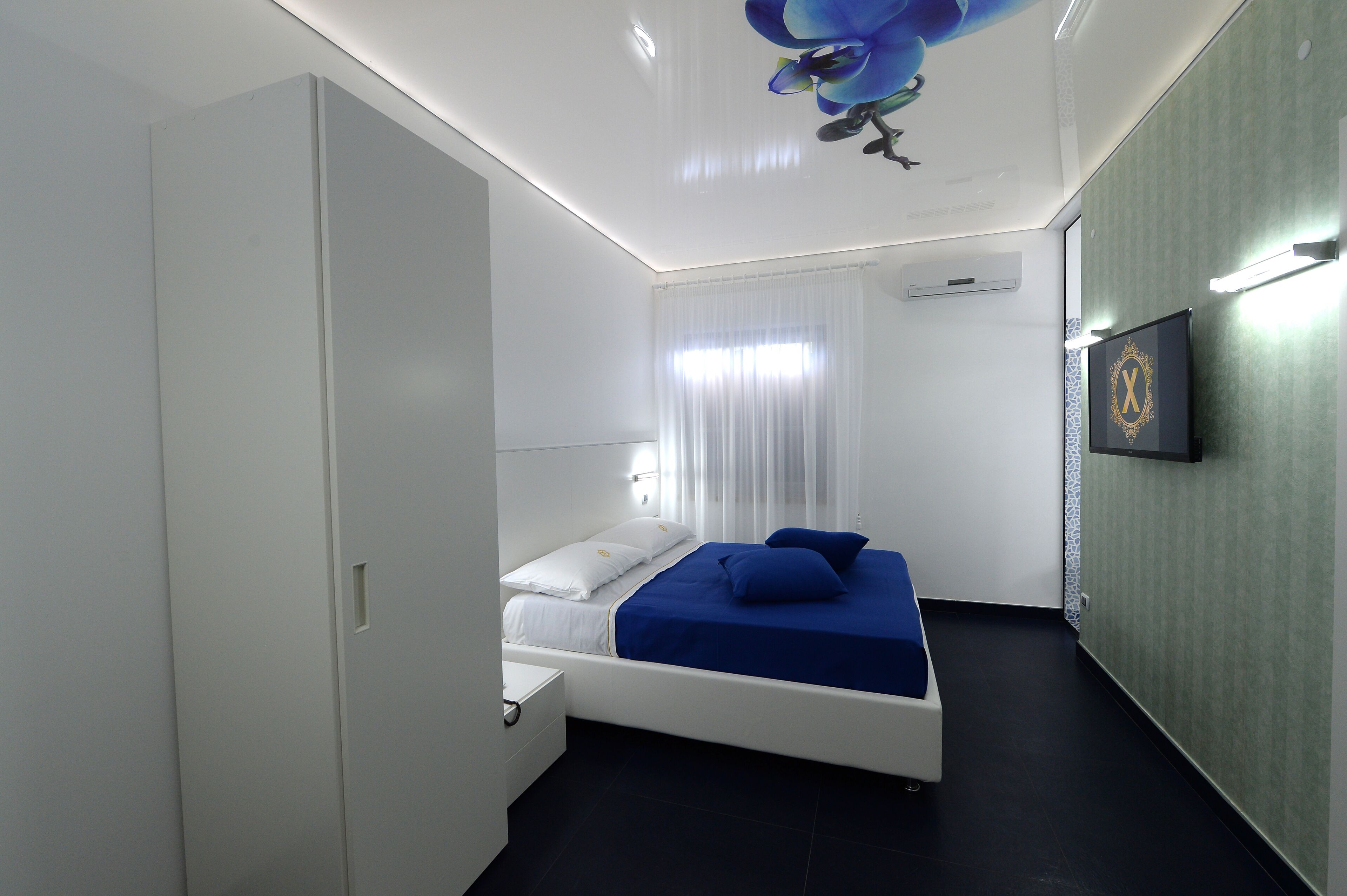 X Hotel