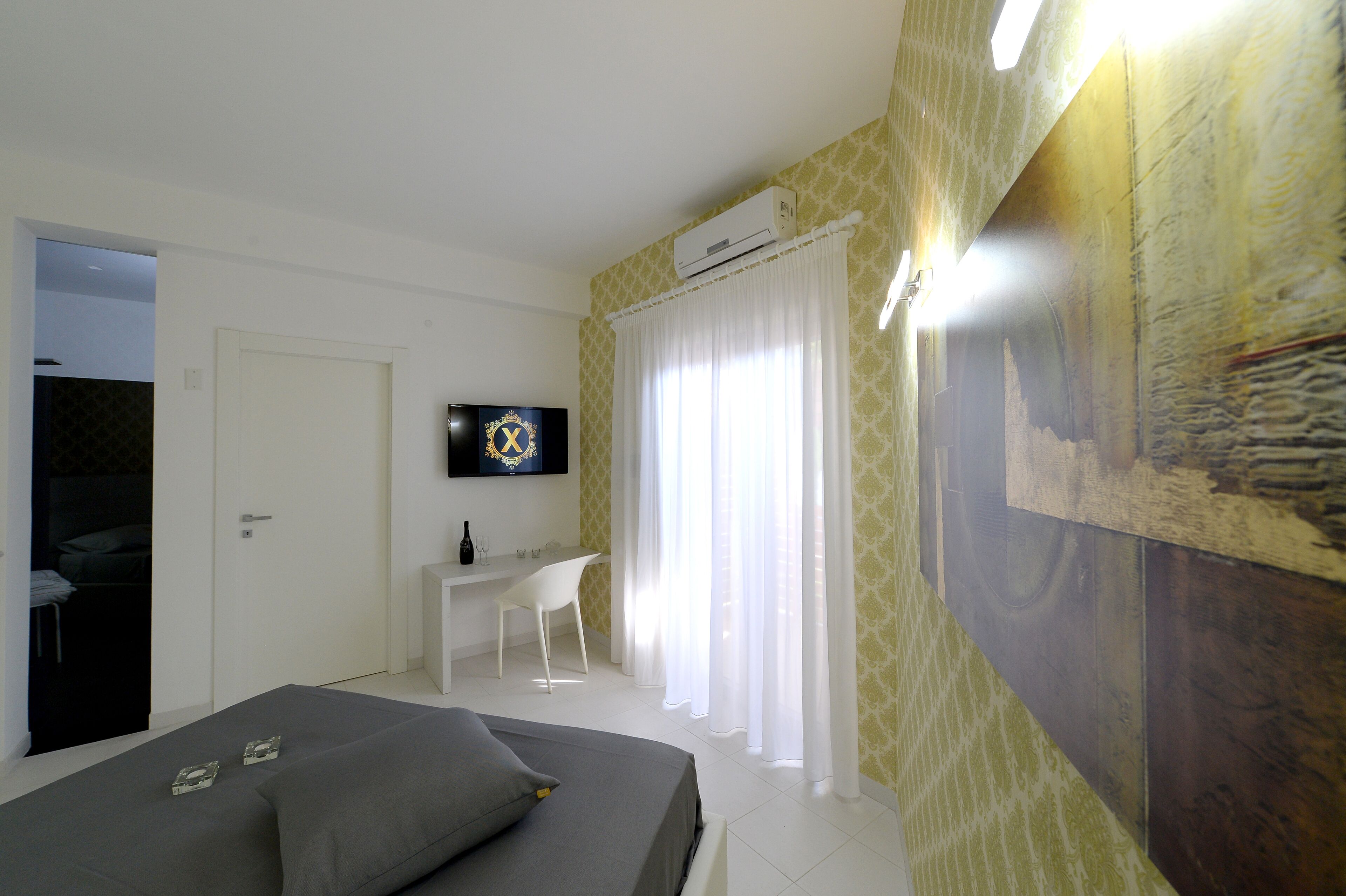 X Hotel