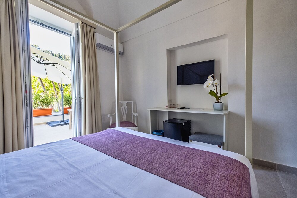 Villa Giardini Luxury Room